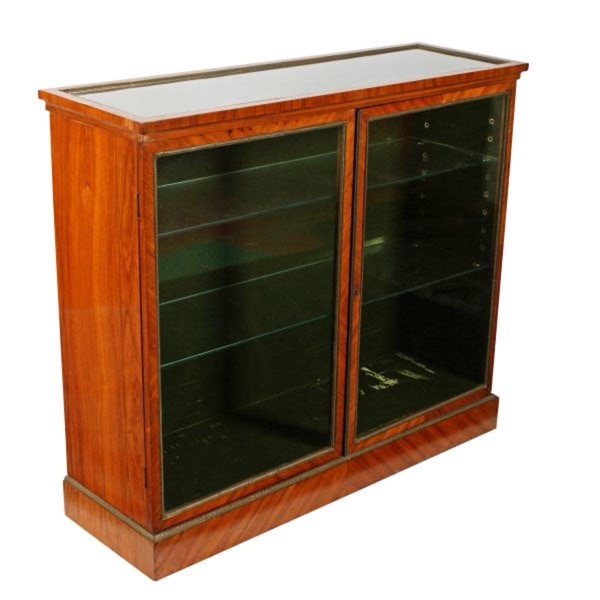 19th Century Victorian Kingwood vitrine

A 19th century Victorian kingwood veneered vitrine or show cabinet.

The cabinet has a glazed top and a pair of glazed doors with two adjustable glass shelves inside.

The top frame and door frames are