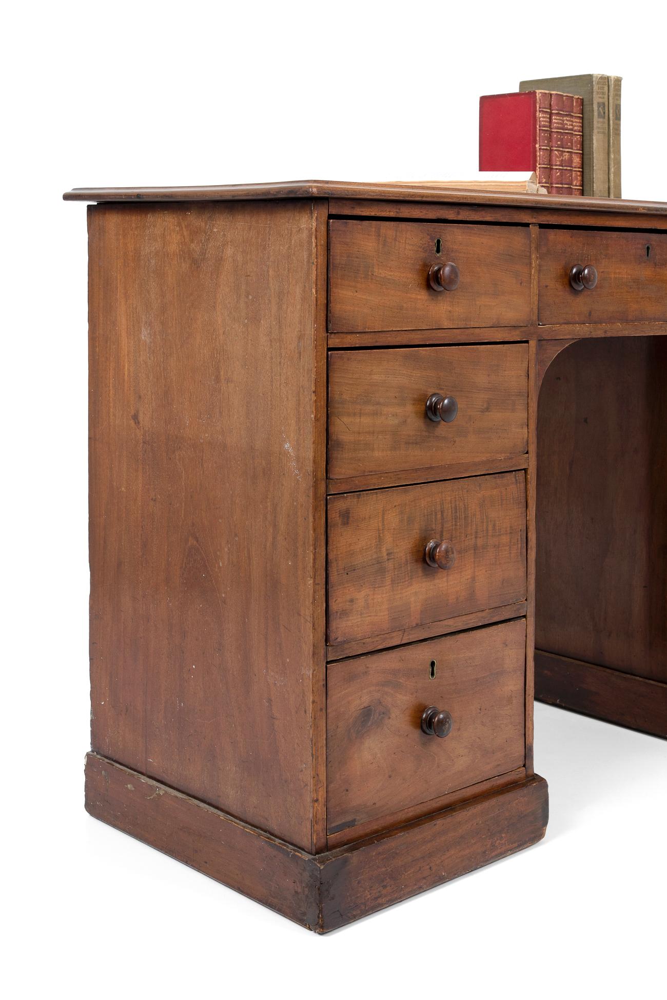 Victorian Kneehole Desk with Three Graduated Drawers, circa 1870 In Good Condition In Faversham, GB
