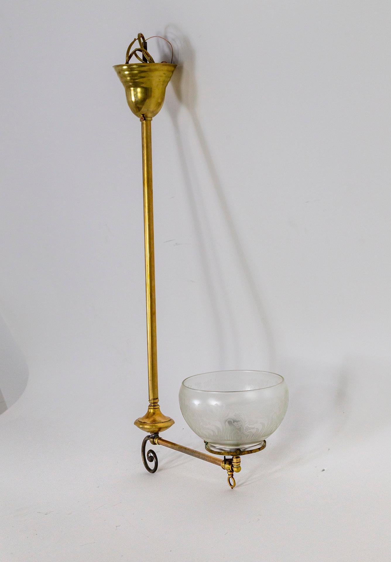 Buriné Plafonnier d'angle victorien en forme de L avec abat-jour en verre gravé en vente