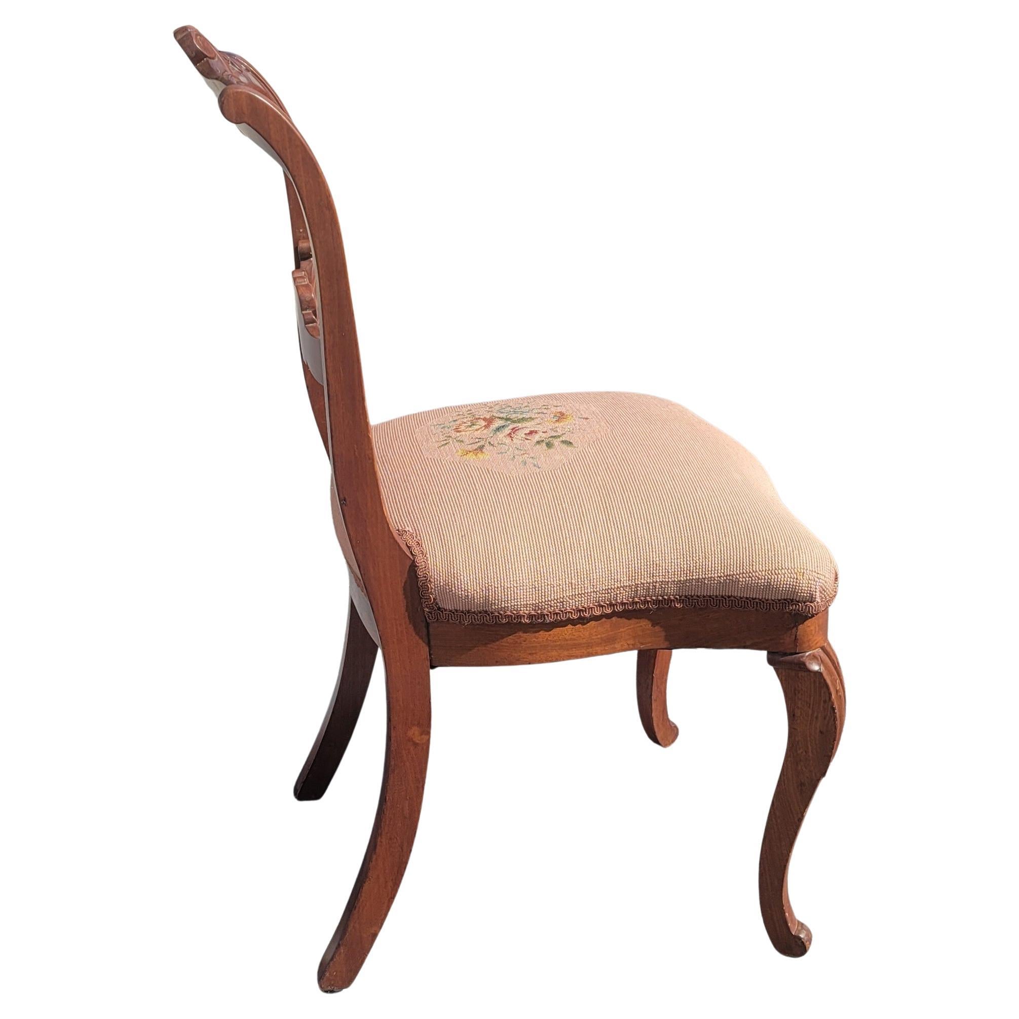 Acajou Chaises d'appoint victoriennes à dossier en échelle en acajou sculpté à l'aiguille,  Paire en vente