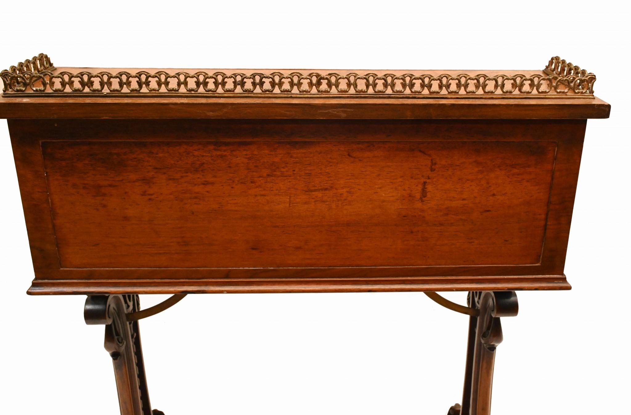 Victorian Ladies Writing Desk Bureau 1840 In Good Condition For Sale In Potters Bar, GB