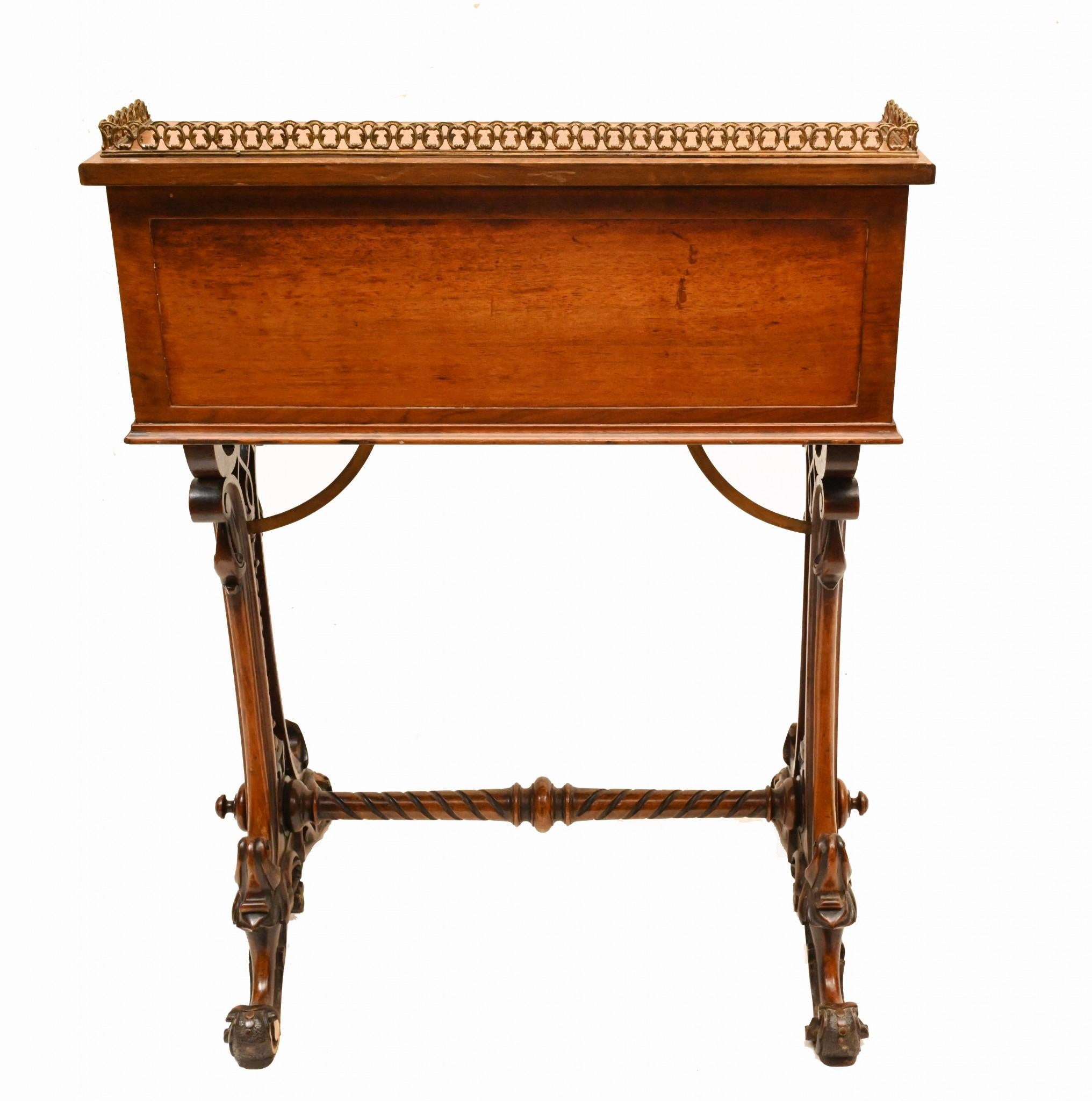Walnut Victorian Ladies Writing Desk Bureau 1840 For Sale