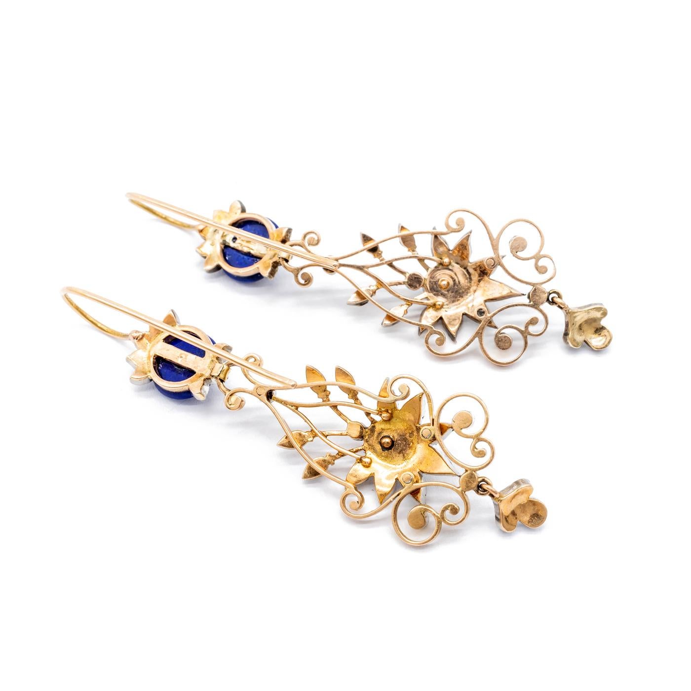 Victorien tardif Pendants d'oreilles victoriens en lapis-lazuli et filigrane de diamants en vente