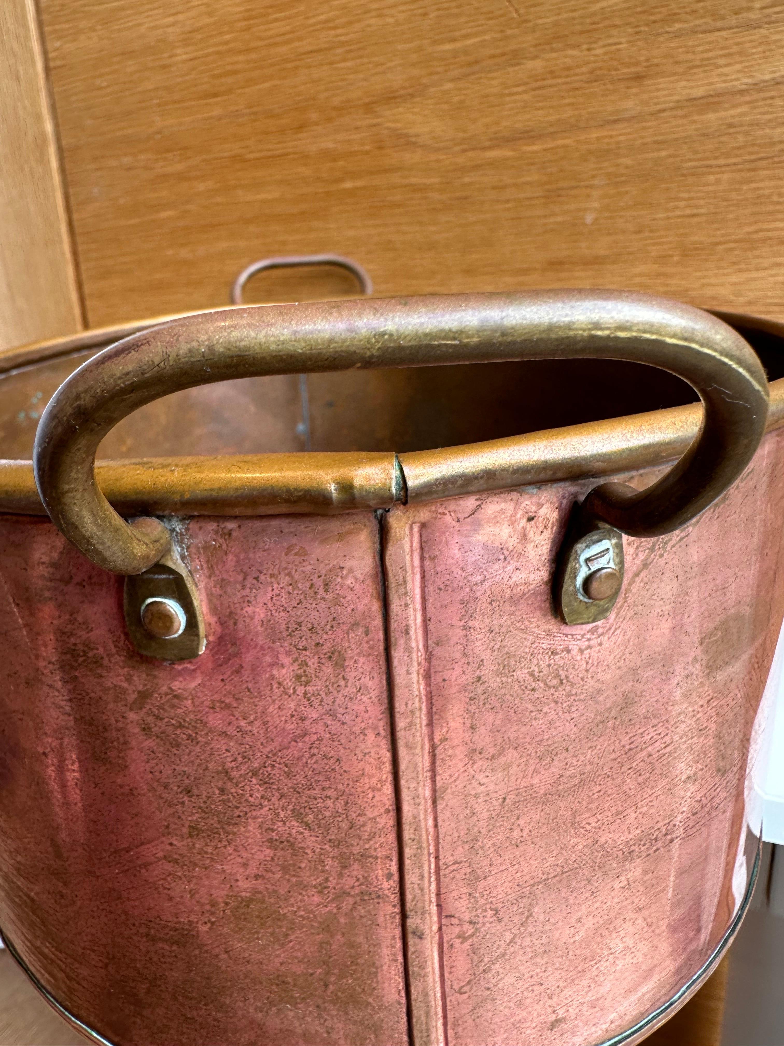 Victorian Large Copper Cooking Pot, 19th Century In Good Condition For Sale In Southall, GB