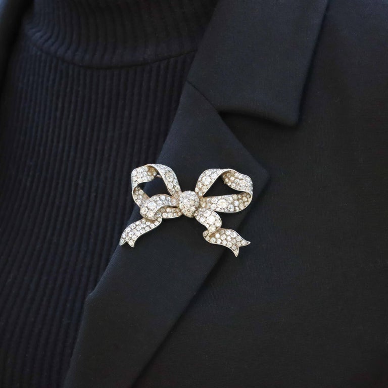 Victorian Large Diamond Bow Ribbon Brooch Set in Silver on Gold In Good Condition For Sale In London, GB