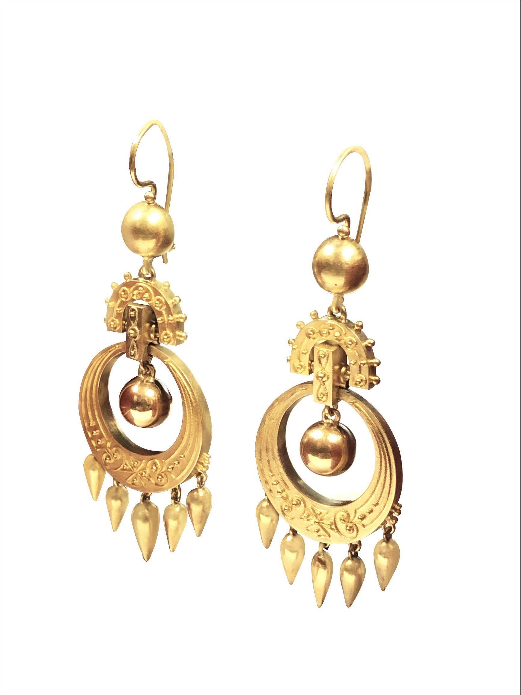Viktorianische große goldene Ohrringe mit Ohrring im Zustand „Hervorragend“ in Chicago, IL