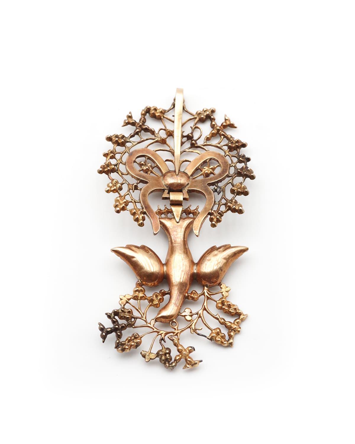 Viktorianischer großer Heilig-Geist-Anhänger aus 18k Gold, französischer Regionalanhänger für Damen oder Herren im Angebot