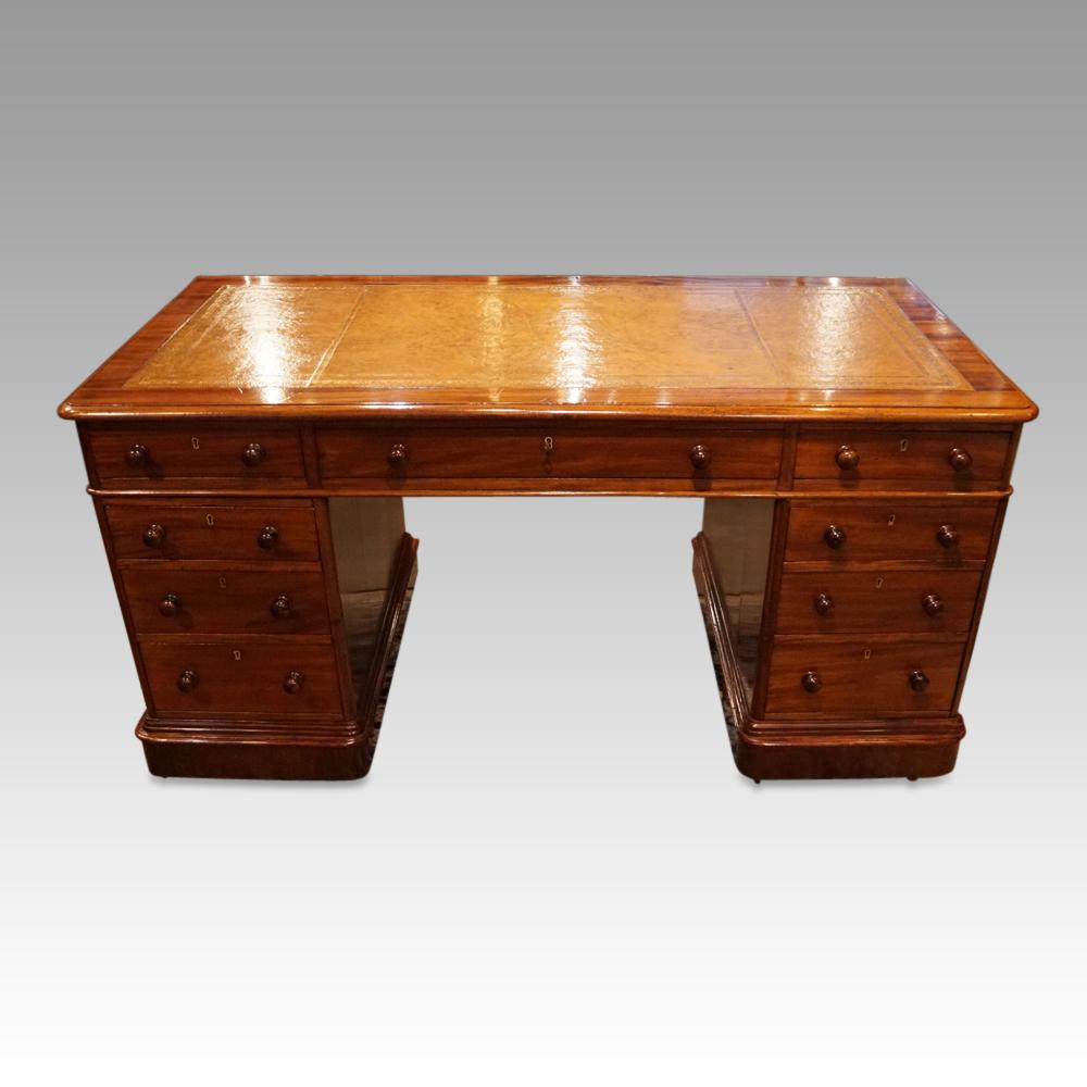 Victorian large mahogany pedestal desk For Sale 1