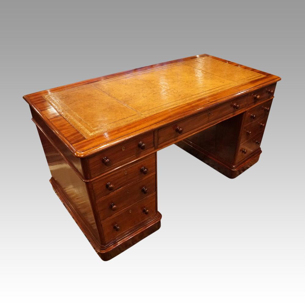 Victorian large mahogany pedestal desk For Sale 2