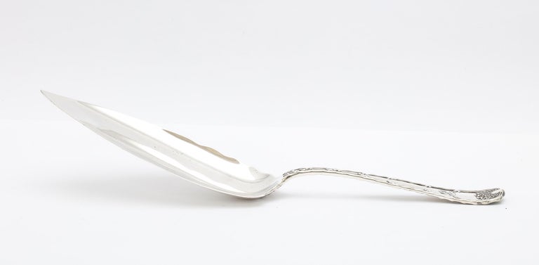 Victorian Large Sterling Silver Ice Cream Slicer/Server, Wave Edge by Tiffany In Good Condition For Sale In New York, NY