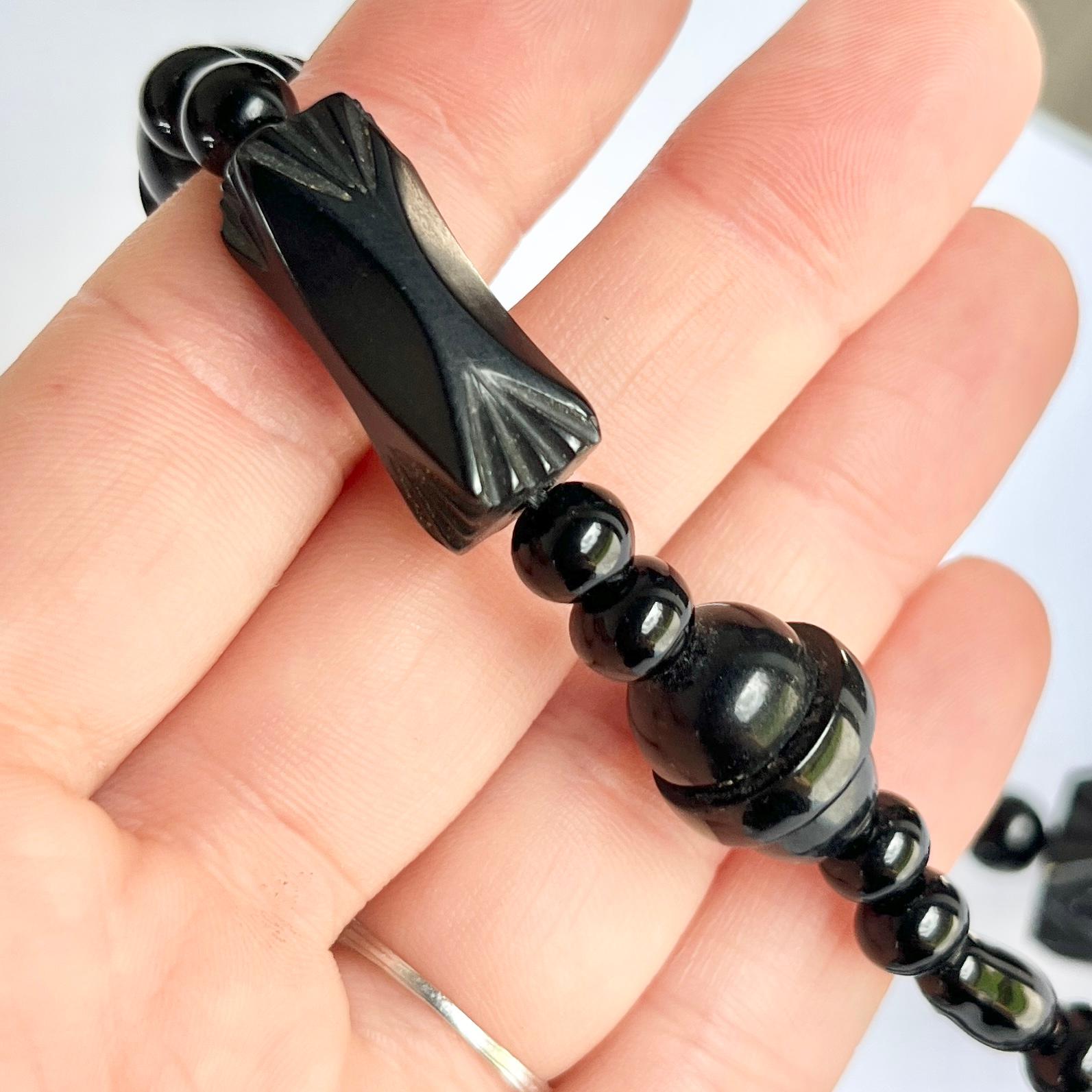 Victorian Large Whitby Jet Graduated Necklace In Good Condition In Chipping Campden, GB