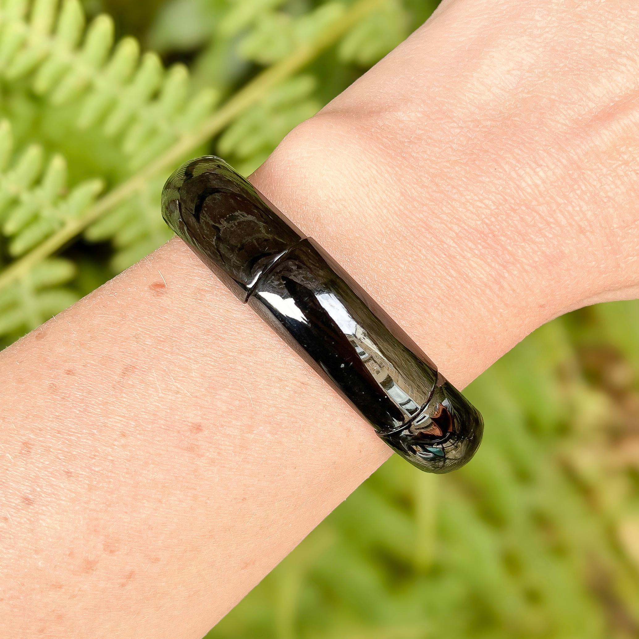 Victorian Late 1800s Whitby Jet Antique Cuff In Good Condition In Skelmersdale, GB
