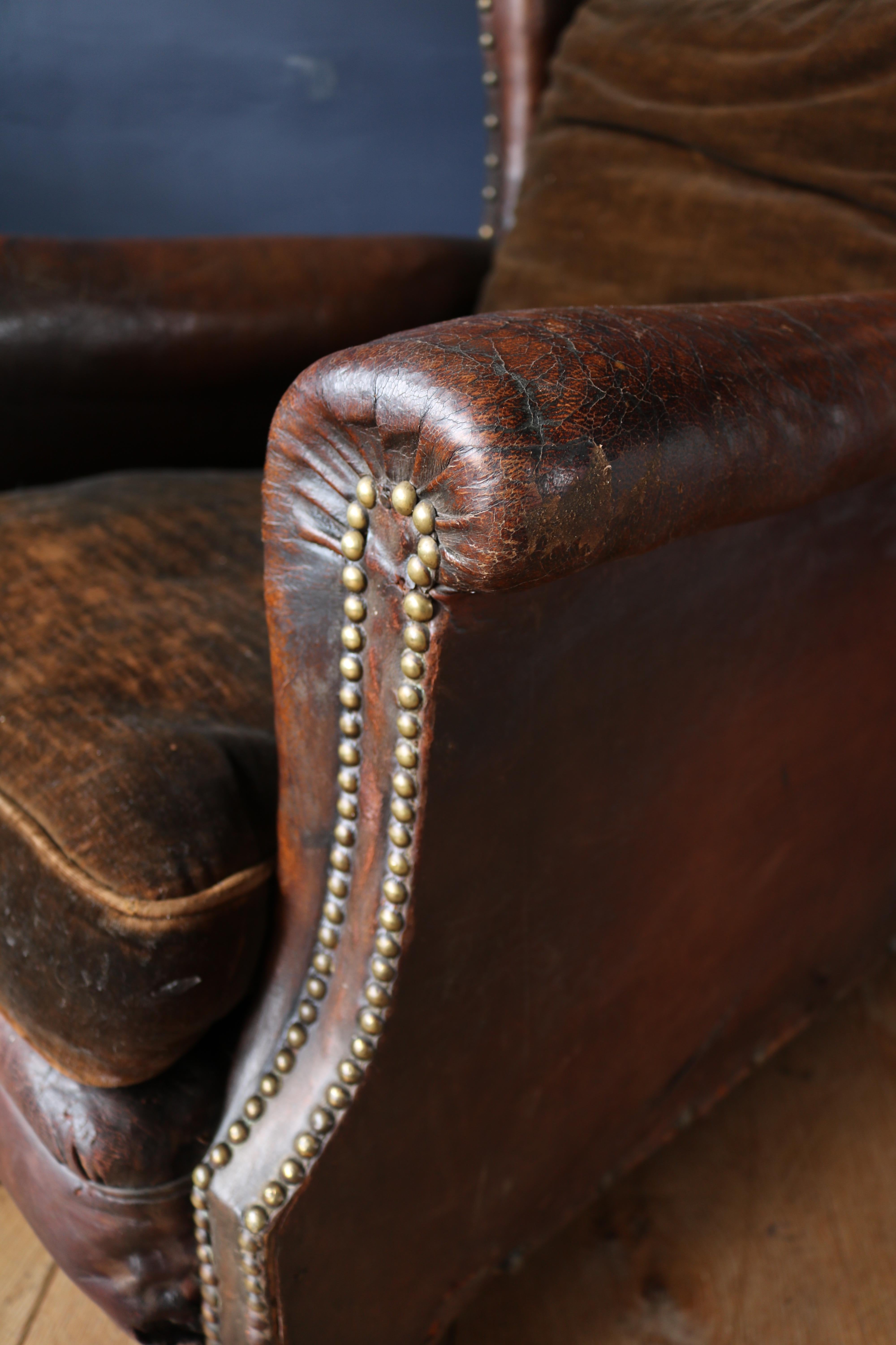 Late 19th Century Victorian Leather Wingback Club Chair In Distressed Condition In Gloucestershire, GB