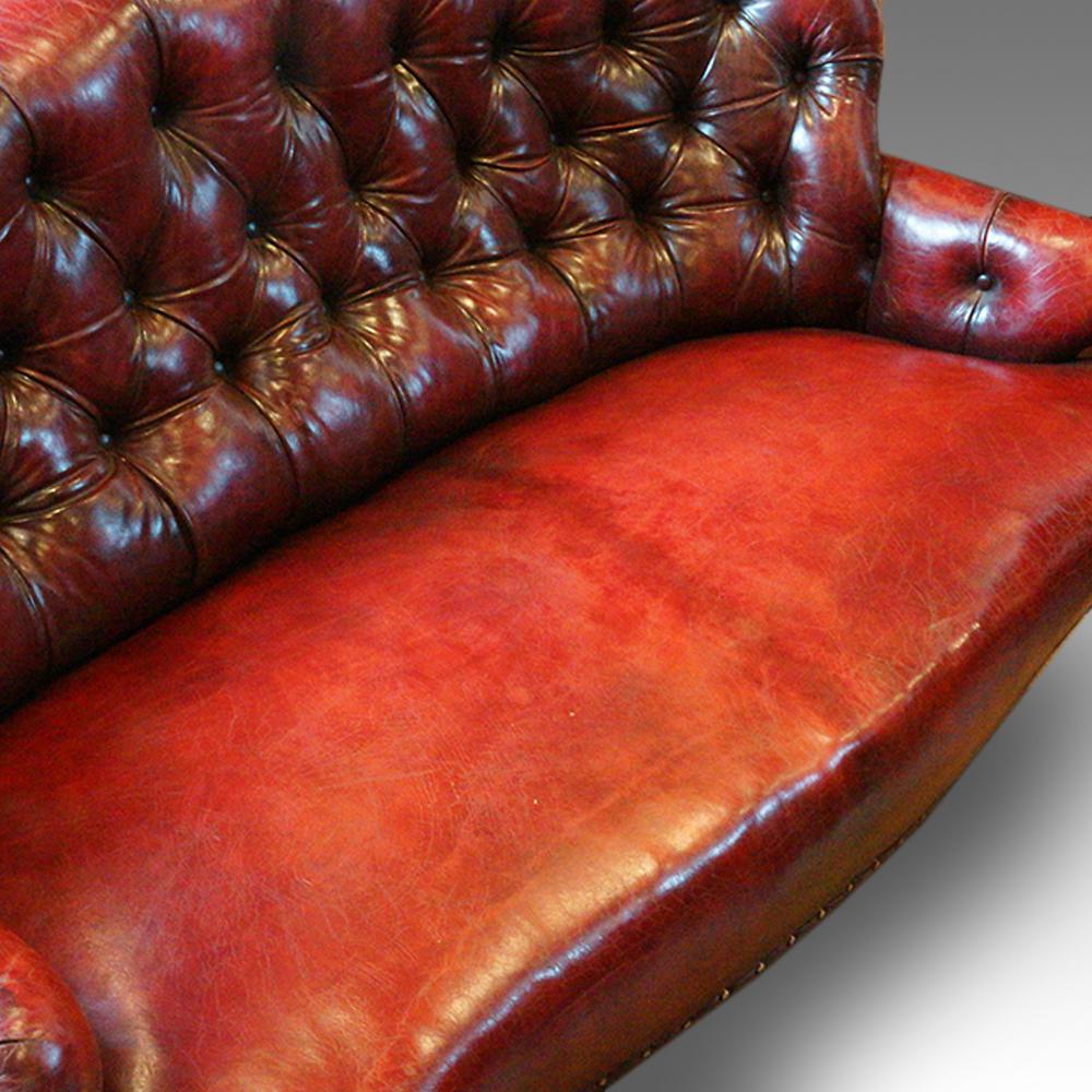 English Victorian deep buttoned red Leather Sofa, 19th century loveseat 3