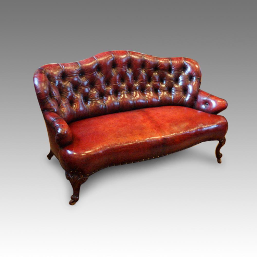 English Victorian deep buttoned red Leather Sofa, 19th century loveseat In Distressed Condition In Salisbury, Wiltshire