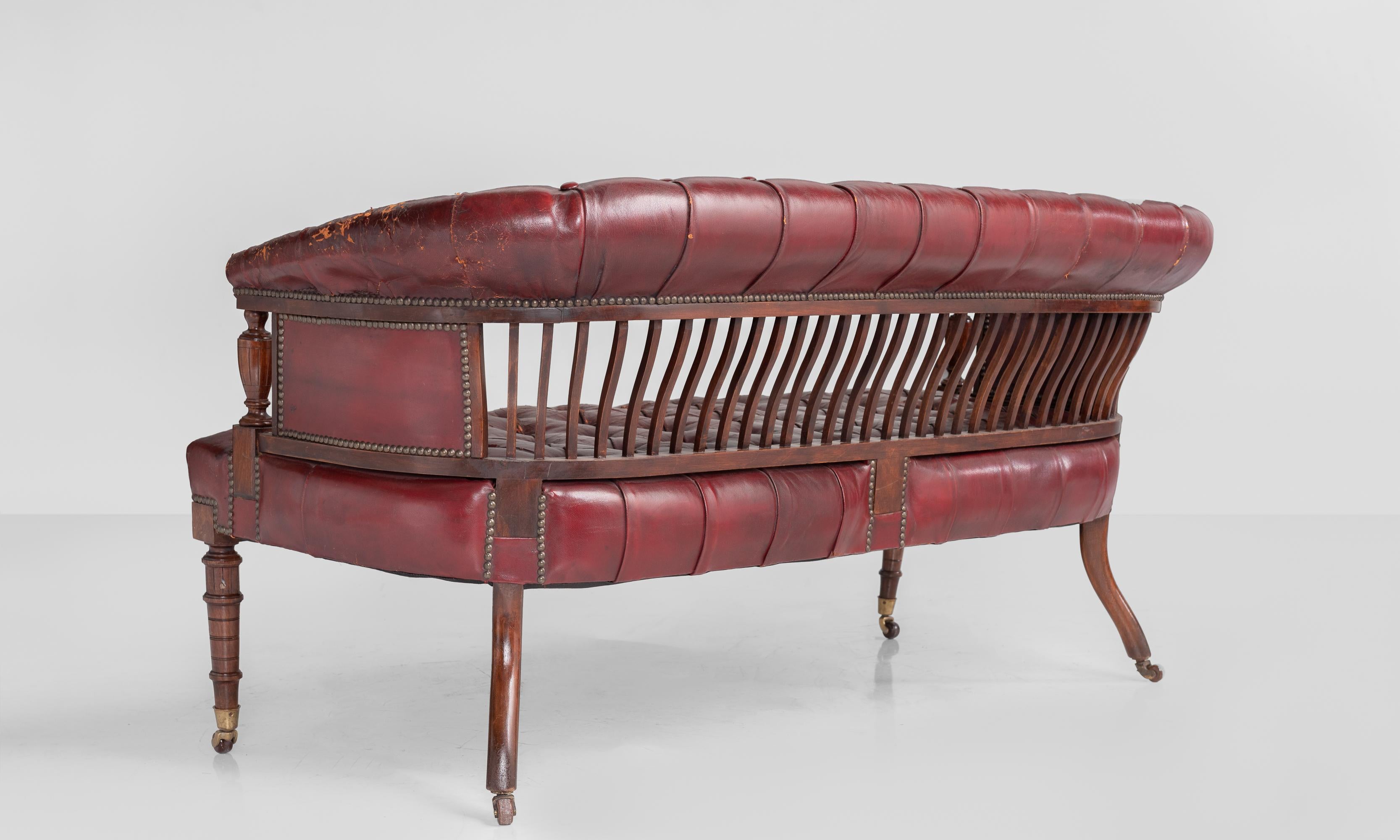 Victorian Leather & Walnut Sofa, England, circa 1900 In Good Condition In Culver City, CA