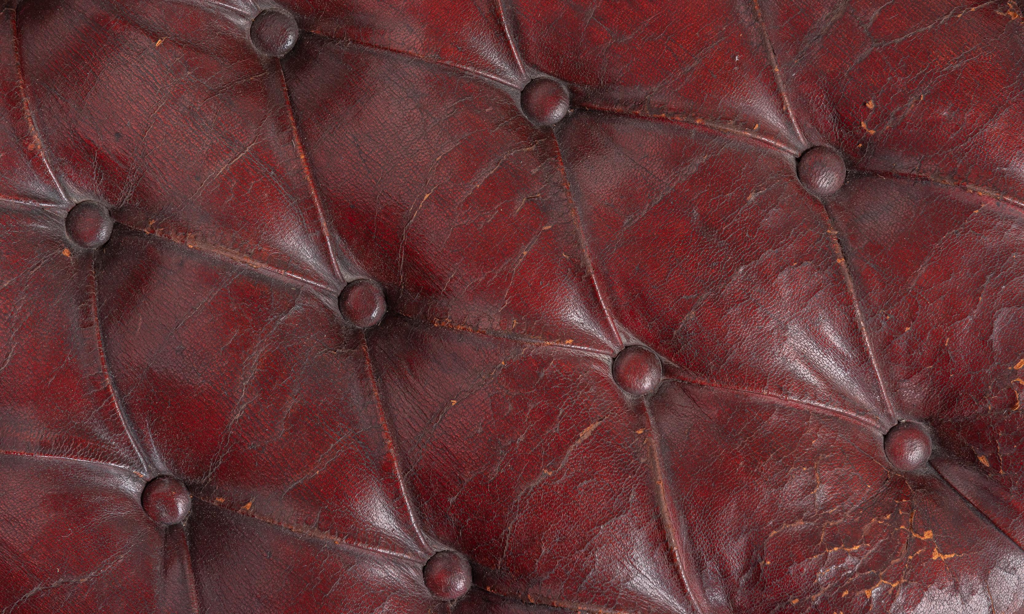 Victorian Leather & Walnut Sofa, England, circa 1900 2