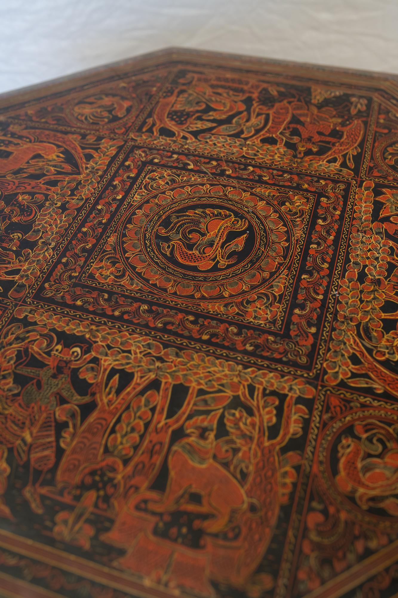 Table à thé pliante de style oriental victorien Liberty of London avec peintures 1890s en vente 2