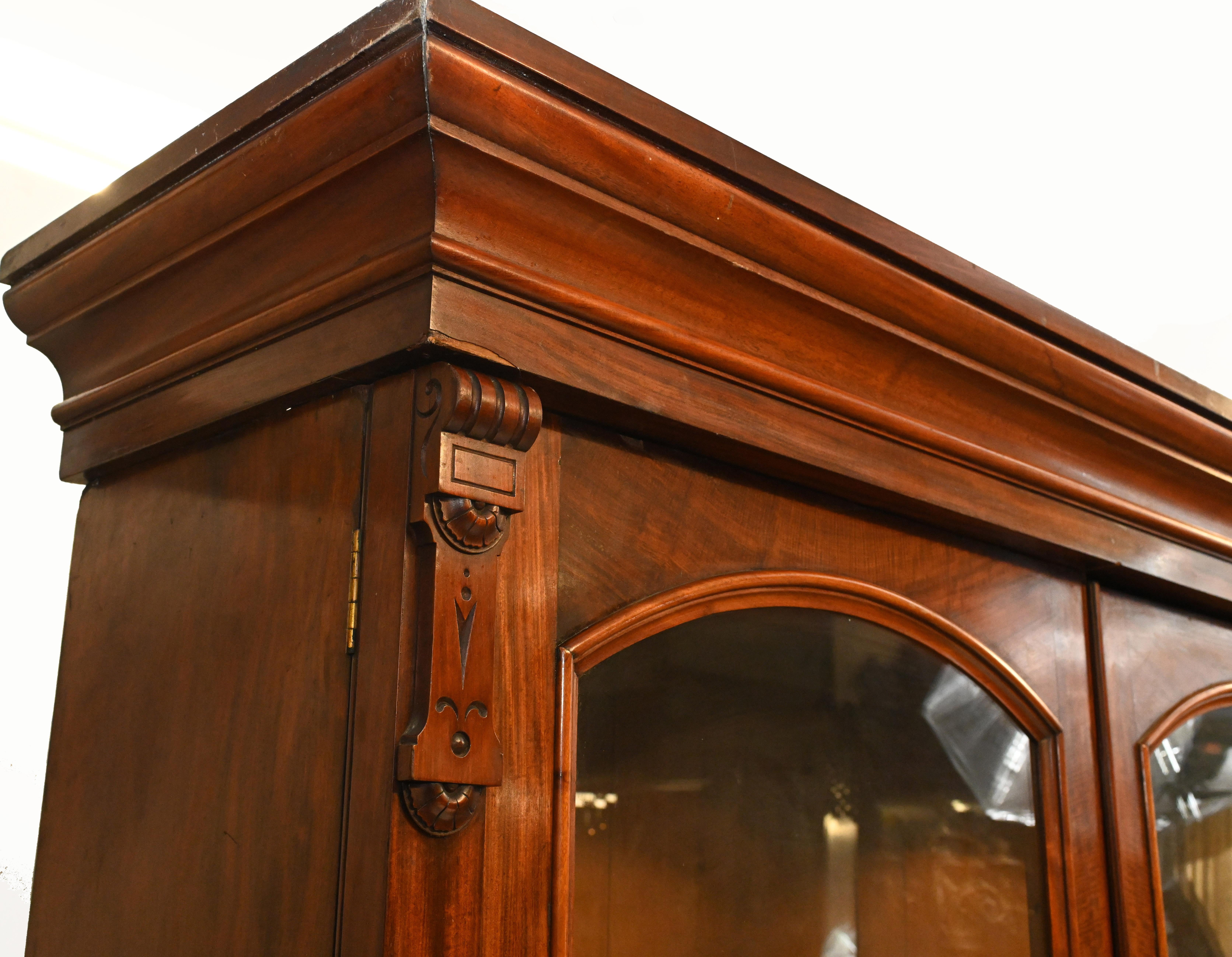 Victorian Library Bookcase Display Cabinet Mahogany, 1840 In Good Condition For Sale In Potters Bar, GB