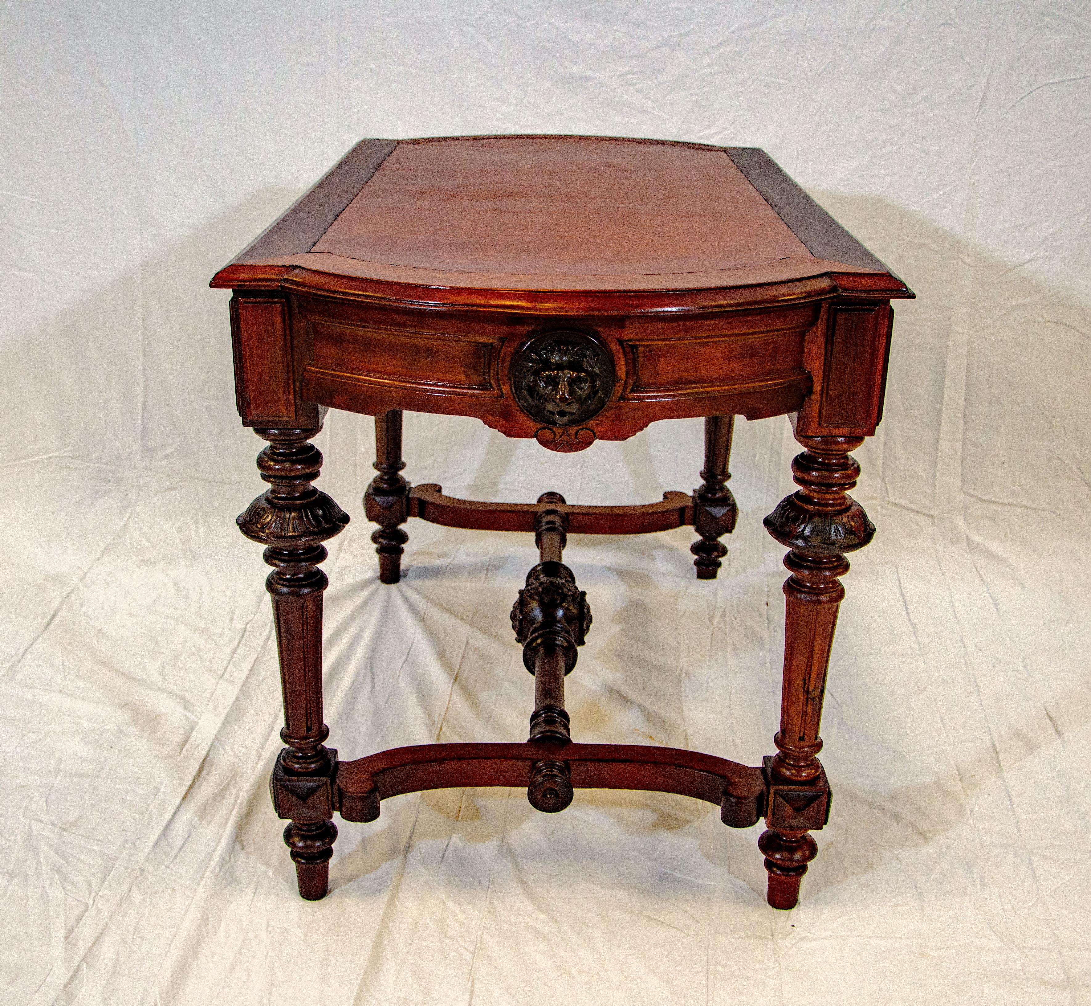Victorian Library, Center or Occasional Table For Sale 8
