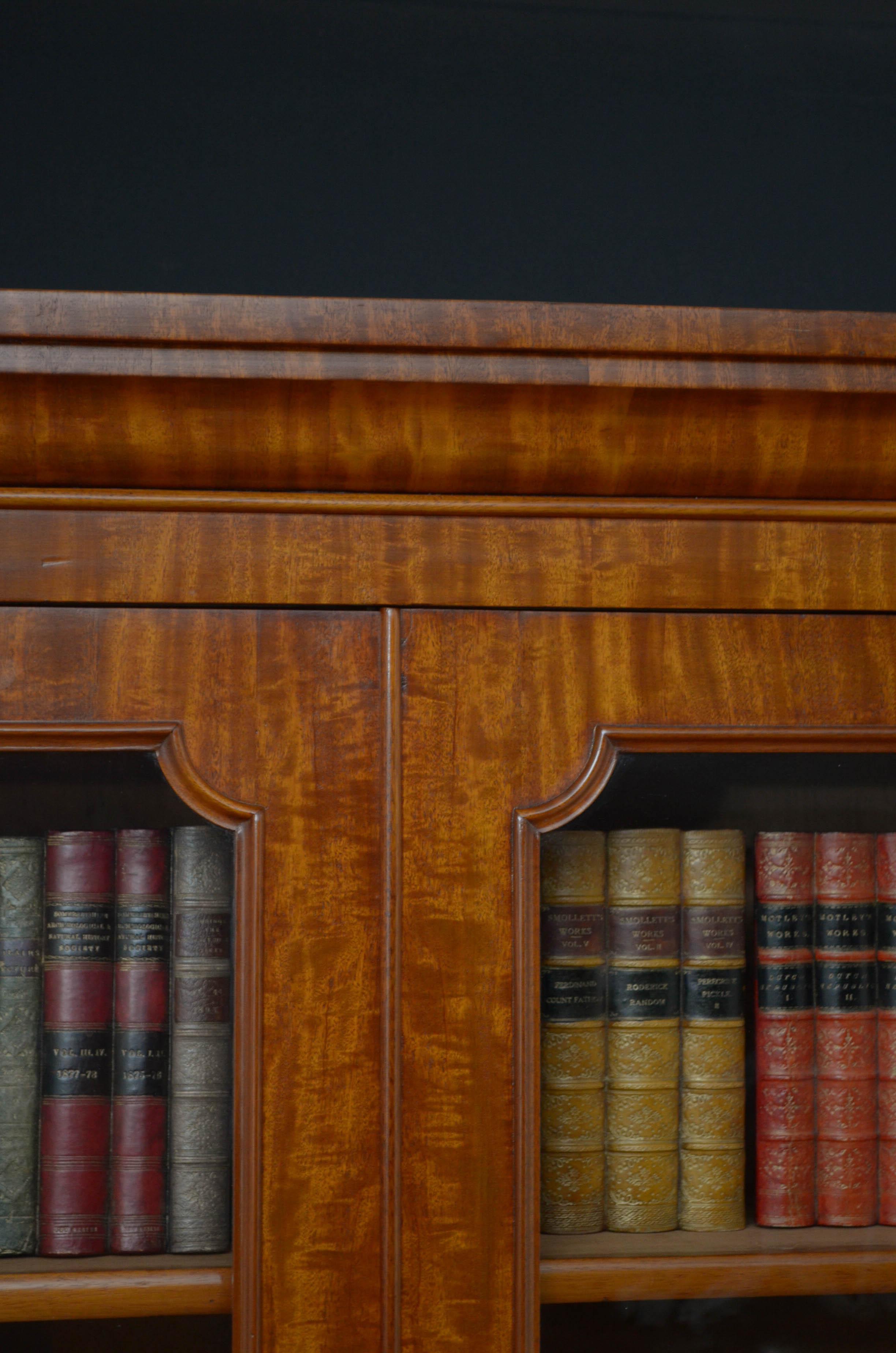 Victorian Library Mahogany Bookcase In Good Condition In Whaley Bridge, GB