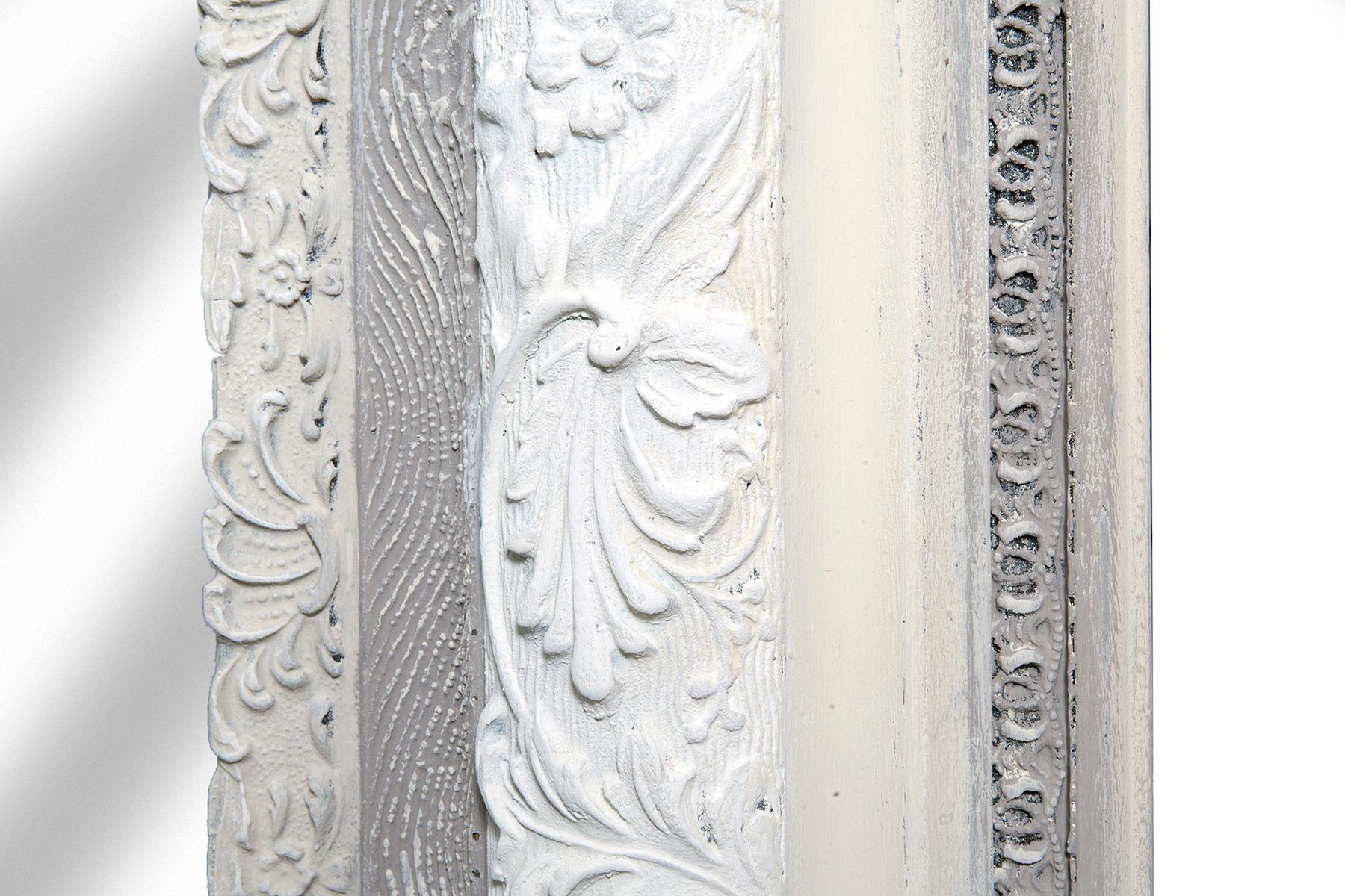 Specchio vittoriano in gesso e pino dipinto a mano In condizioni ottime in vendita a Malibu, CA