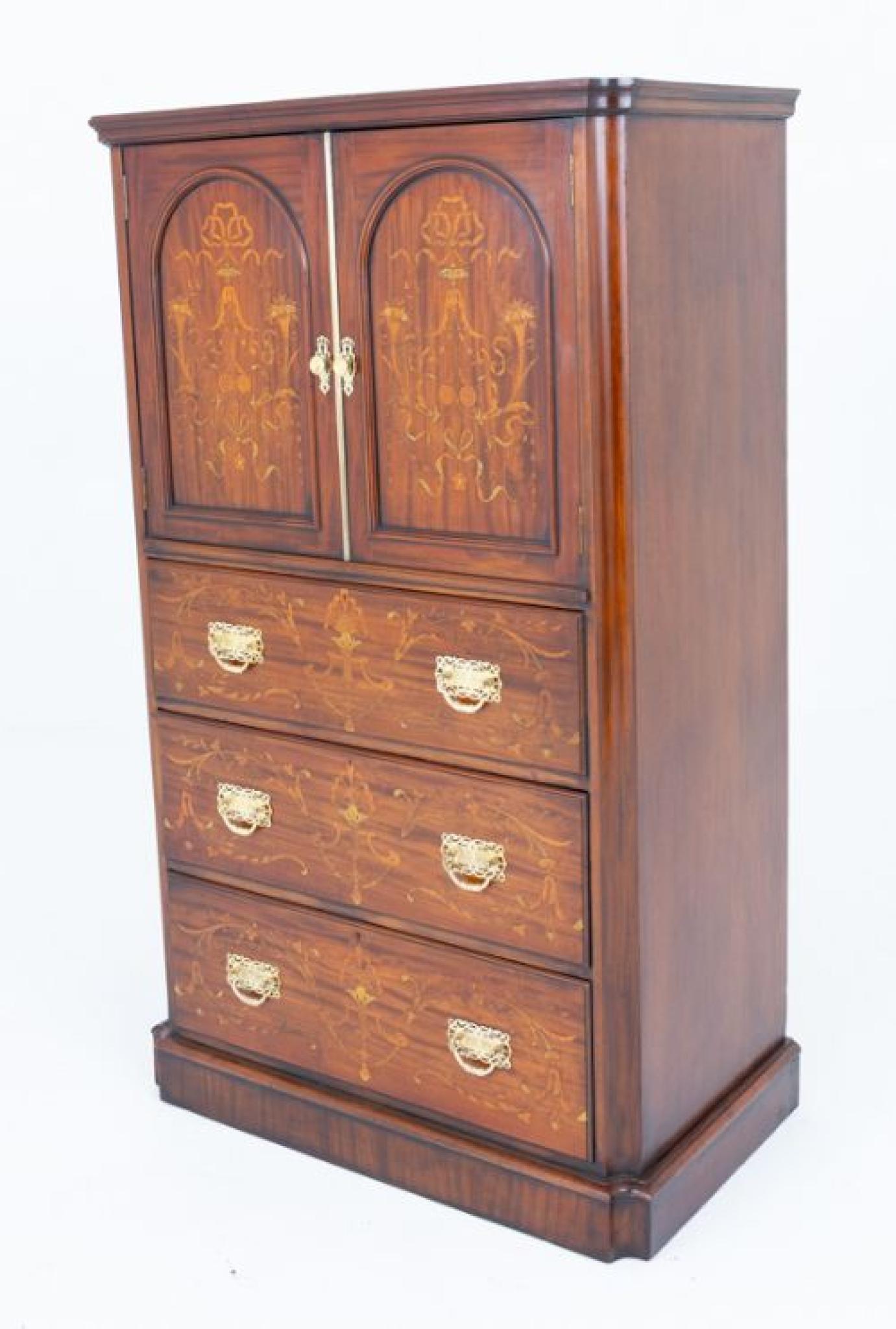 Legno Pressa per biancheria vittoriana Armadio intarsiato 1880 in vendita