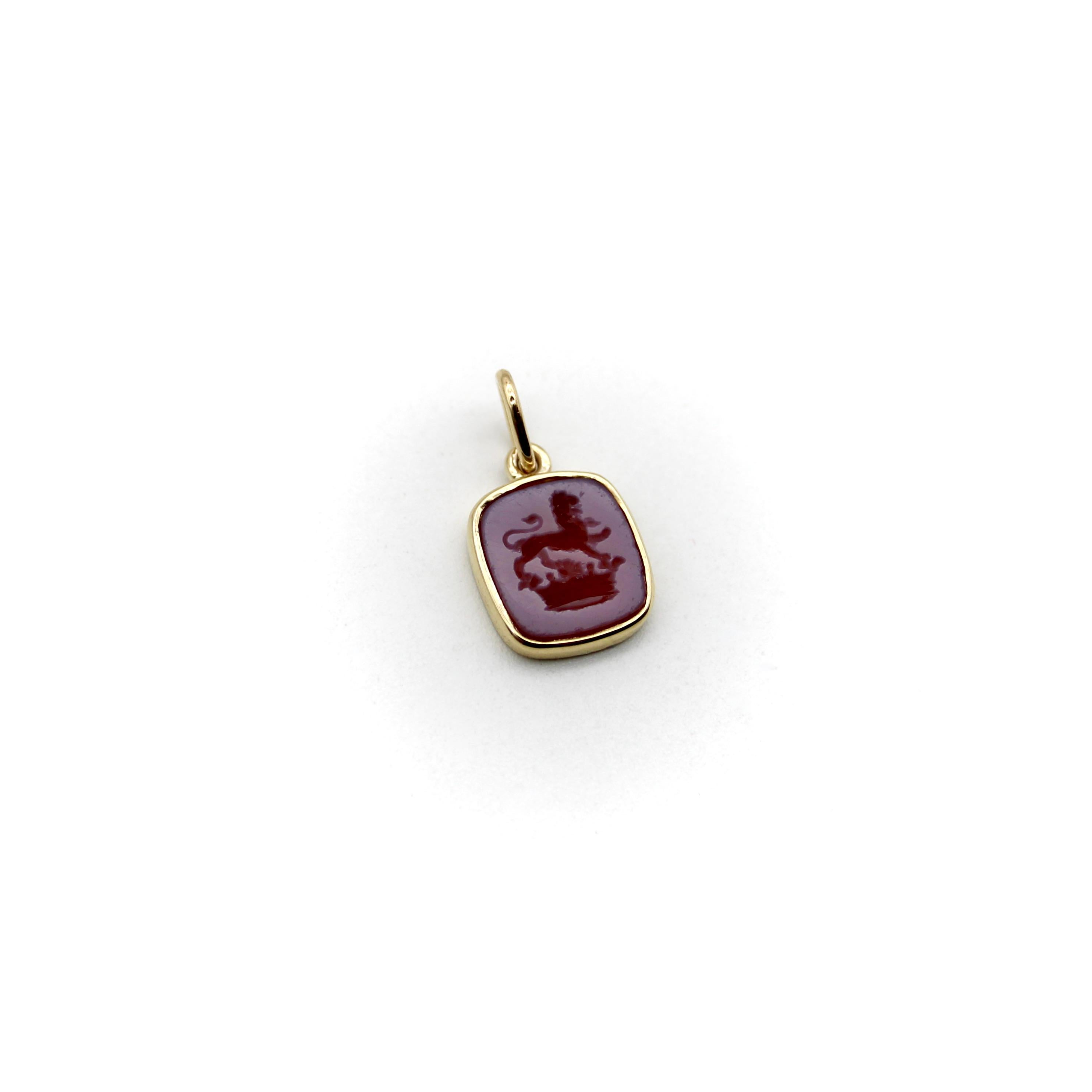 Cabochon Victorian Lion and Crown Banded Agate Intaglio in 14K Gold  