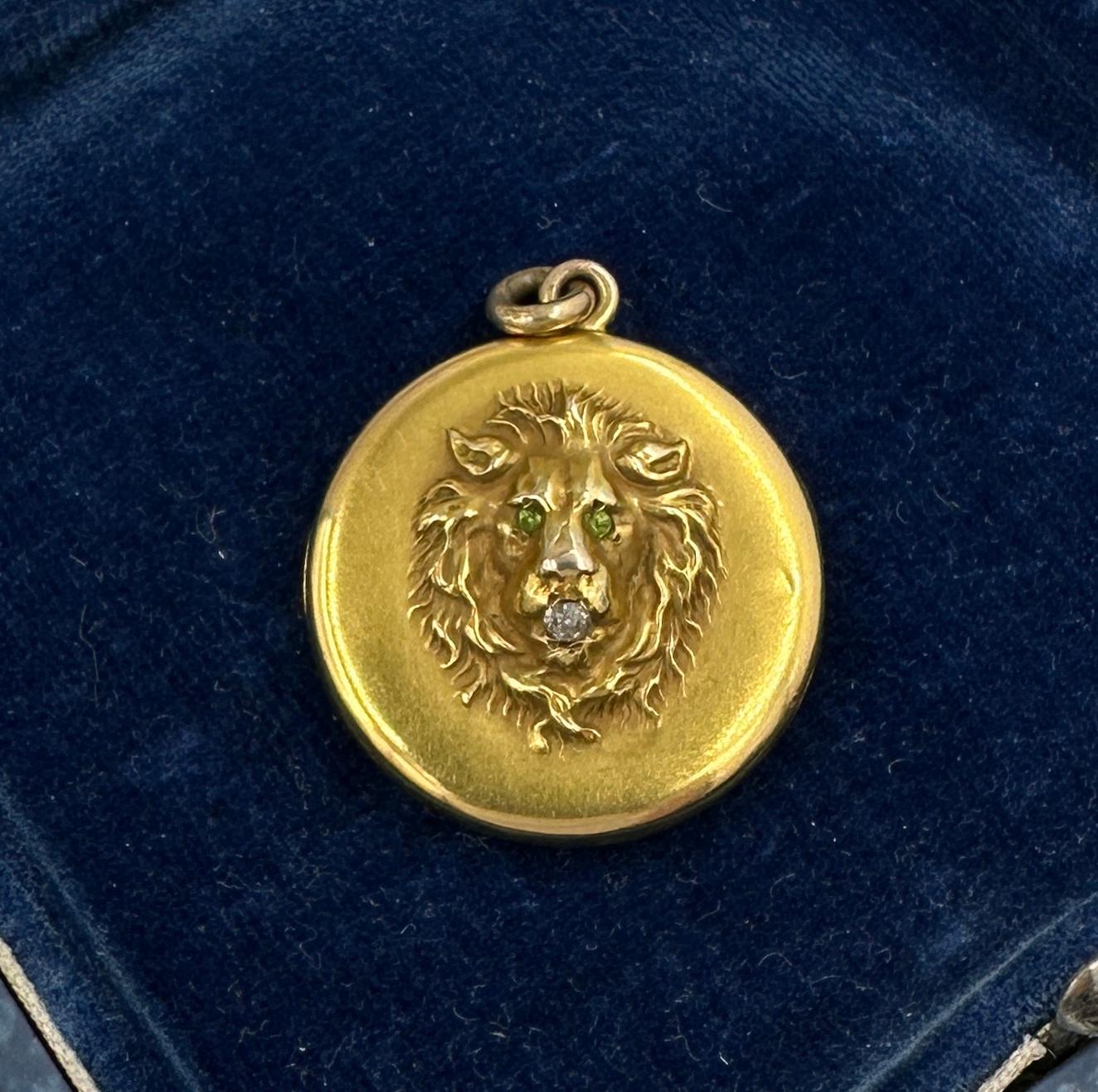 Viktorianische Halskette mit Anhänger, Löwe Medaillon im alten Minenschliff Diamant Peridot Gold  für Damen oder Herren im Angebot