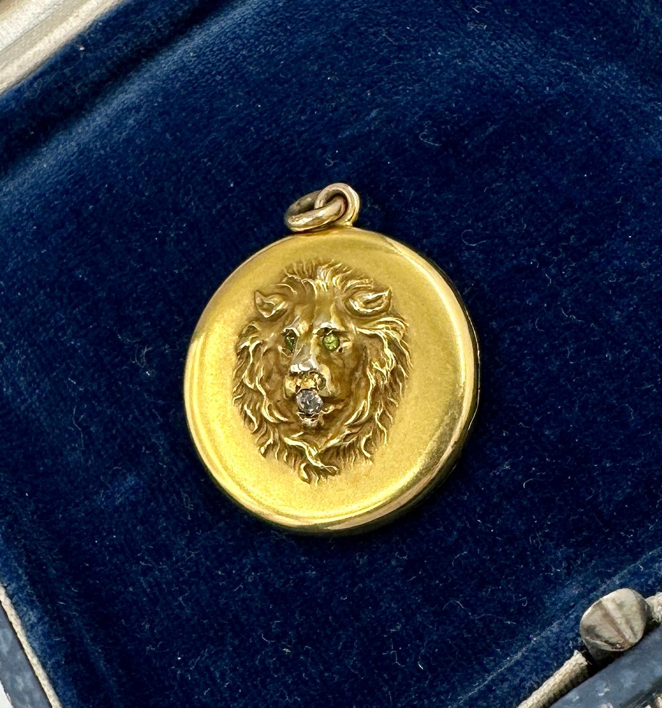 Victorian Lion Locket Old Mine Cut Diamond Peridot Gold Pendant Necklace  For Sale 3