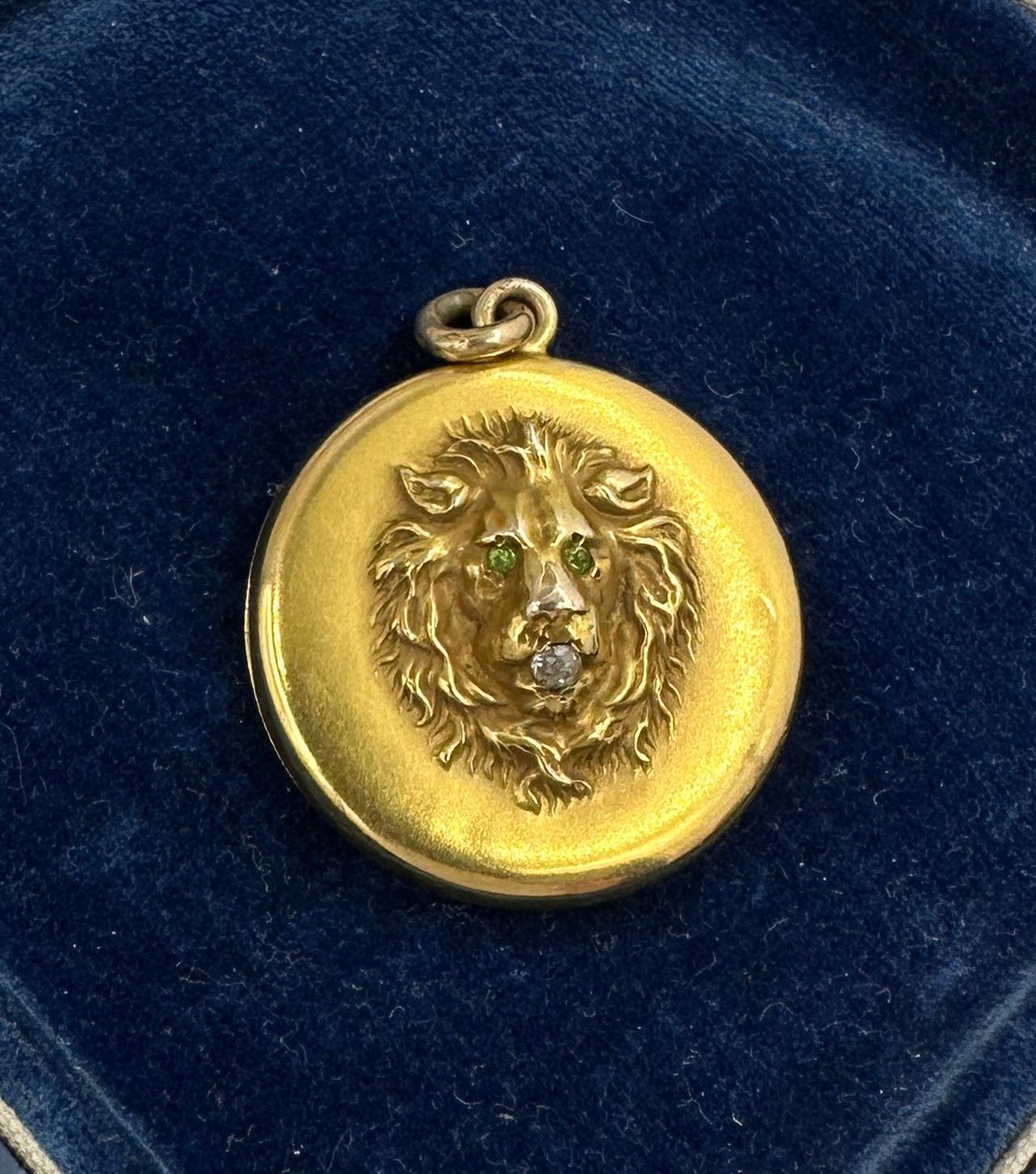 Victorian Lion Locket Old Mine Cut Diamond Peridot Gold Pendant Necklace  For Sale 4