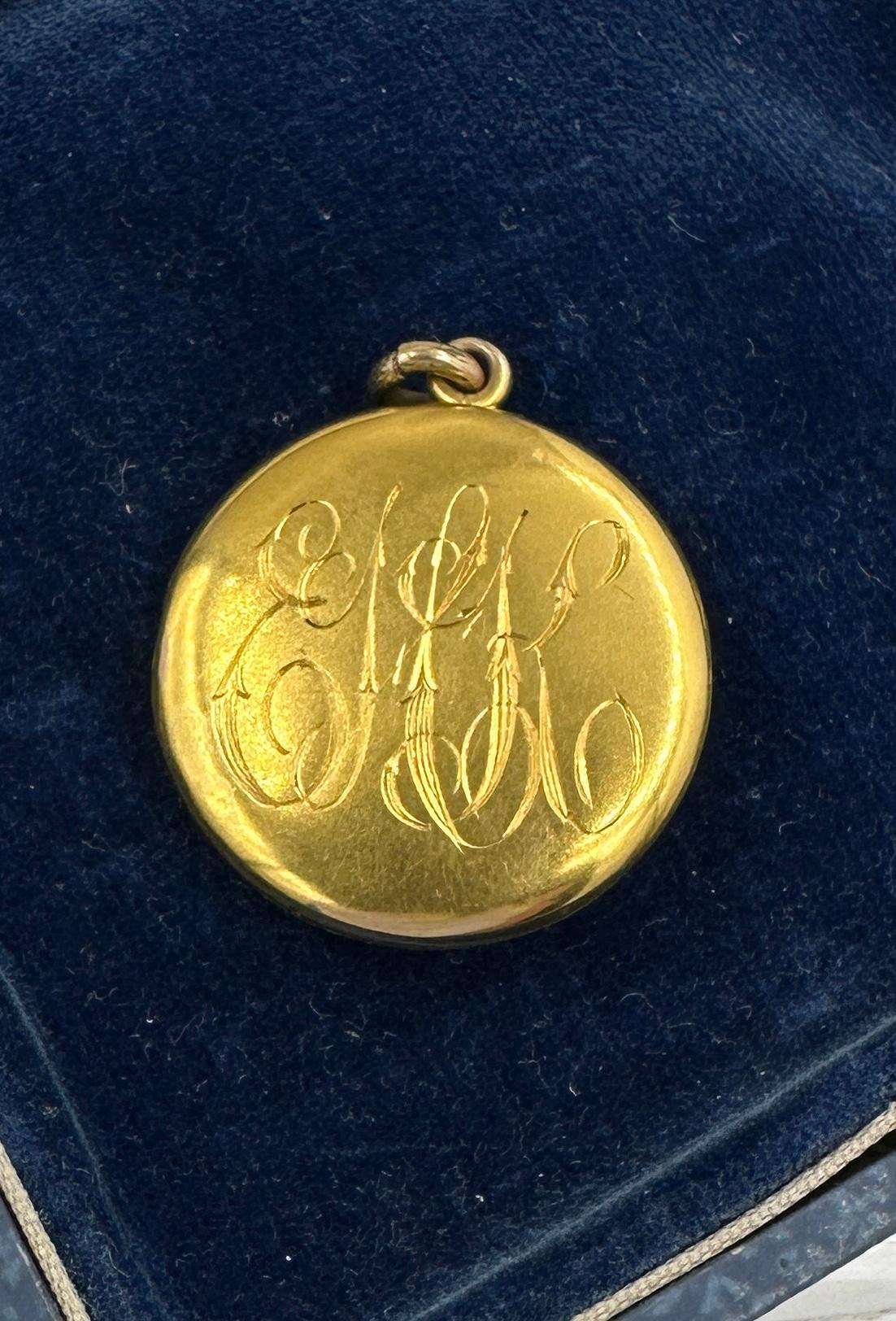 Victorian Lion Locket Old Mine Cut Diamond Peridot Gold Pendant Necklace  For Sale 5