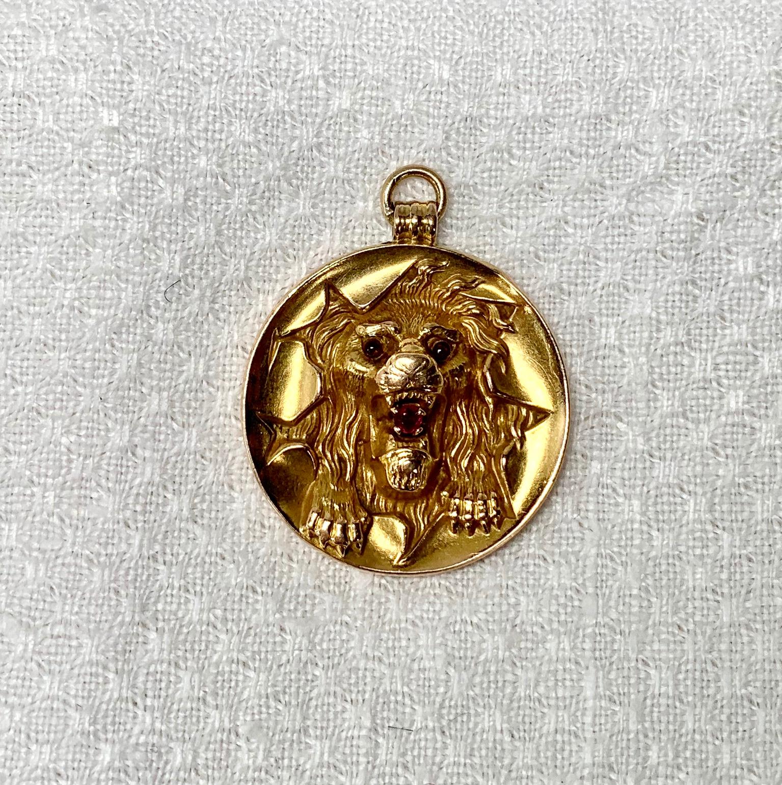 Colgante León Victoriano Rubí Oro 14 Kilates Aro Circo Pantera Leopardo Tigre en venta 1