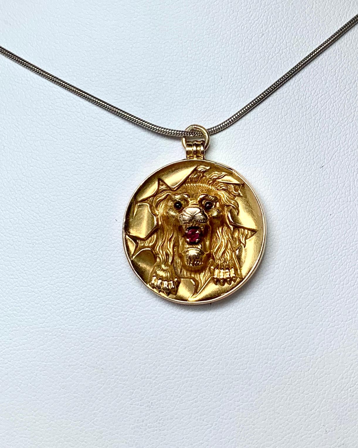 Victorian Lion Pendant Ruby 14 Karat Gold Circus Hoop Panther Leopard Tiger In Excellent Condition For Sale In New York, NY