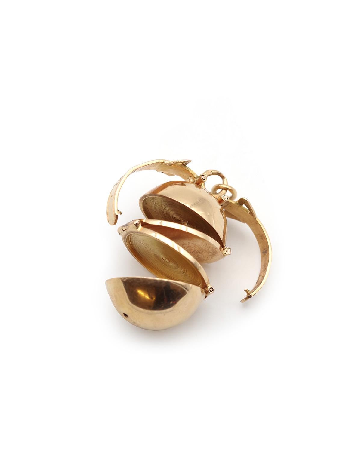 Ciondolo a forma di medaglione vittoriano in oro 18 carati, ciondolo a forma di orbita, medaglione in vendita 1