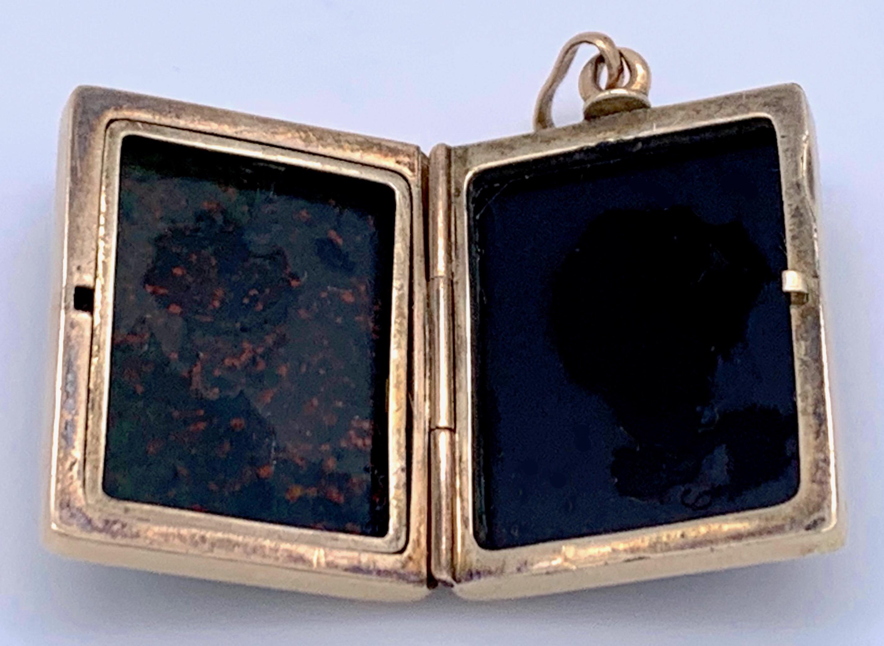 Victorian Locket Pendant Book Shape Heliotrope Bloodstone Onyx 14 Karat Gold In Good Condition In Munich, Bavaria