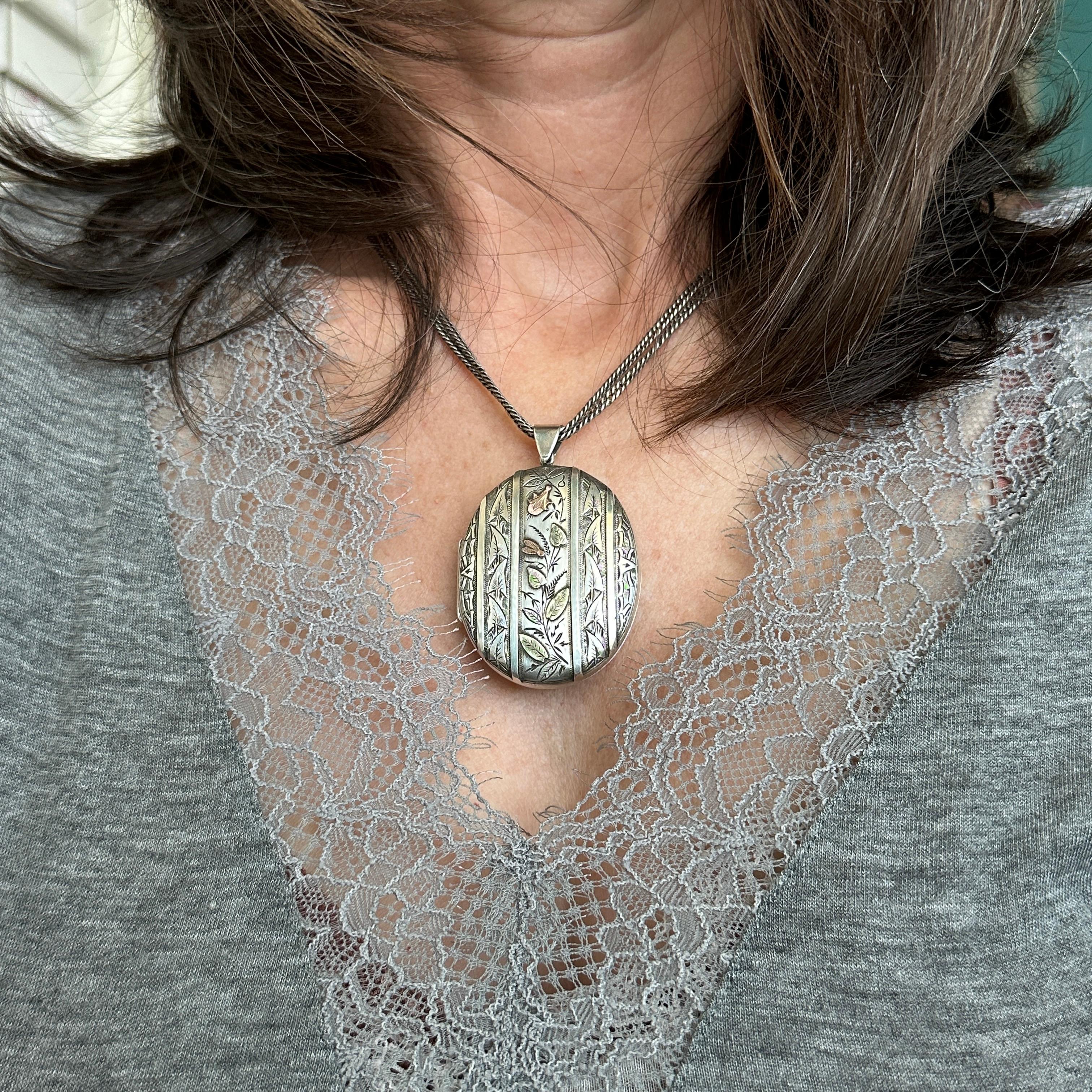 Victorian Locket Silver & Gold Botanical Aesthetic Period In Good Condition In Scotts Valley, CA