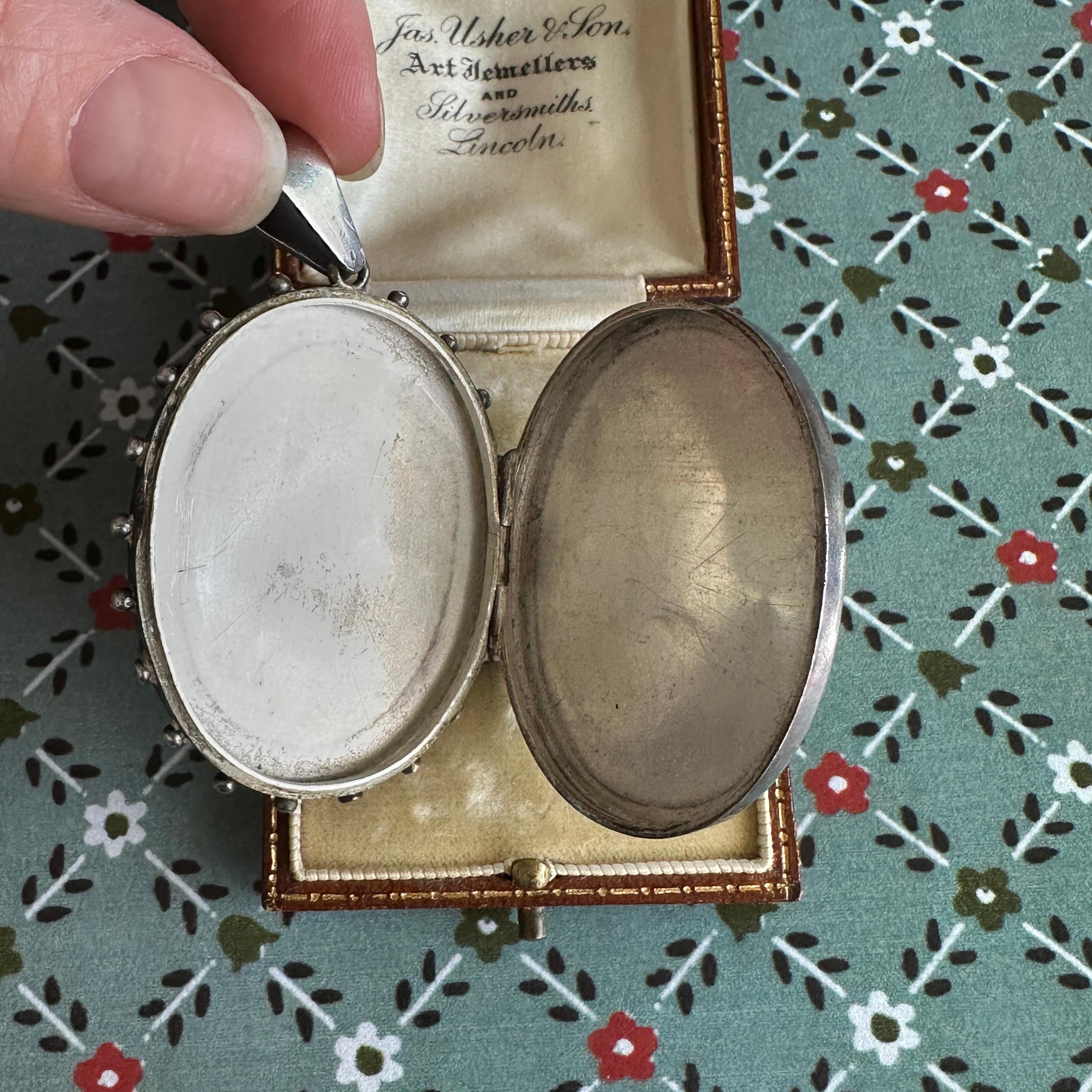 Victorian Locket Silver & Gold Floral Aesthetic Period in vendita 7