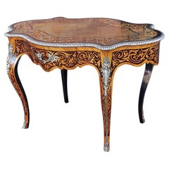 Table centrale serpentine victorienne de style Louis XVI