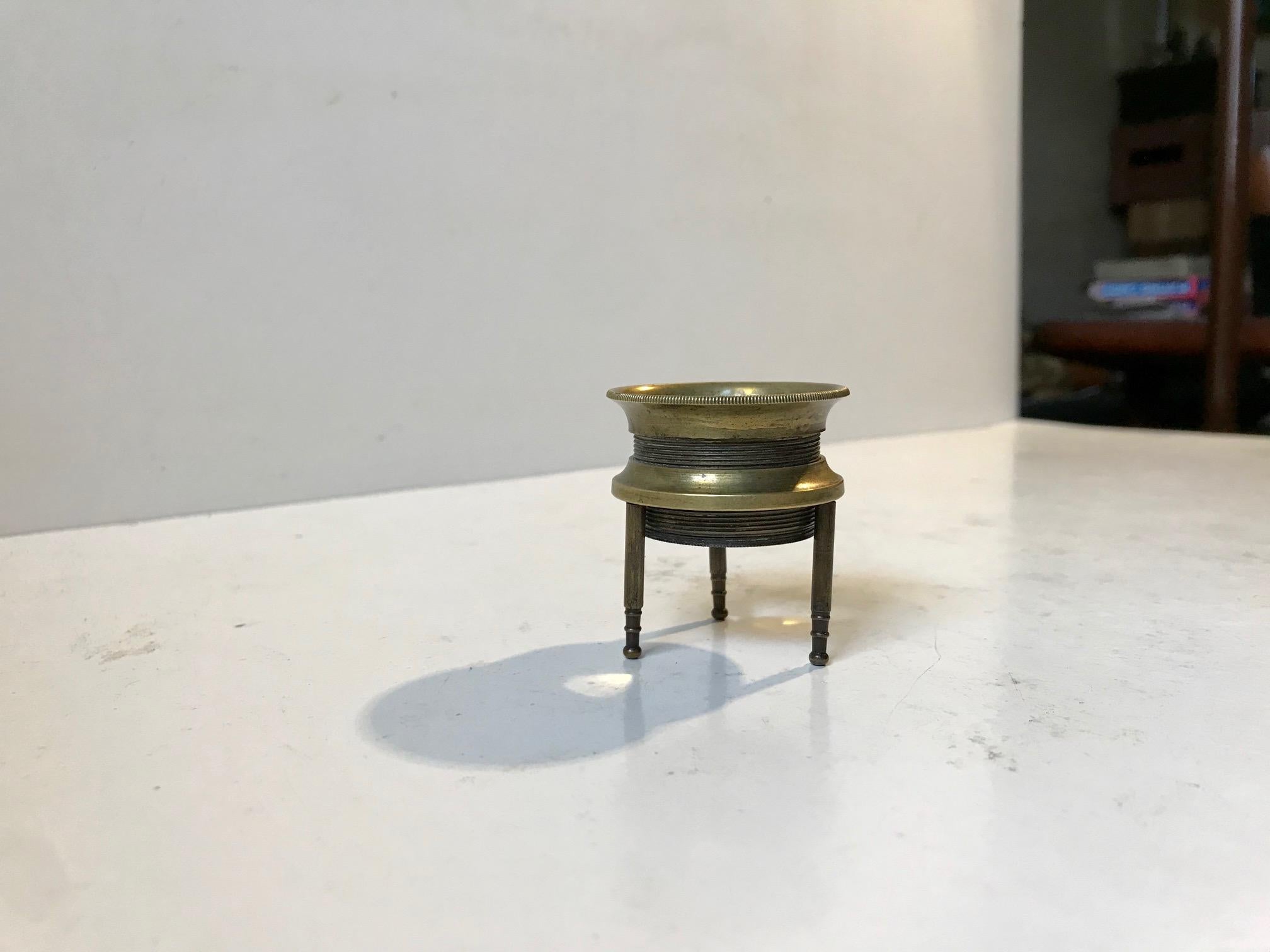 Late Victorian Victorian Loupe Tripod Magnifying Glass in Brass, 19th Century