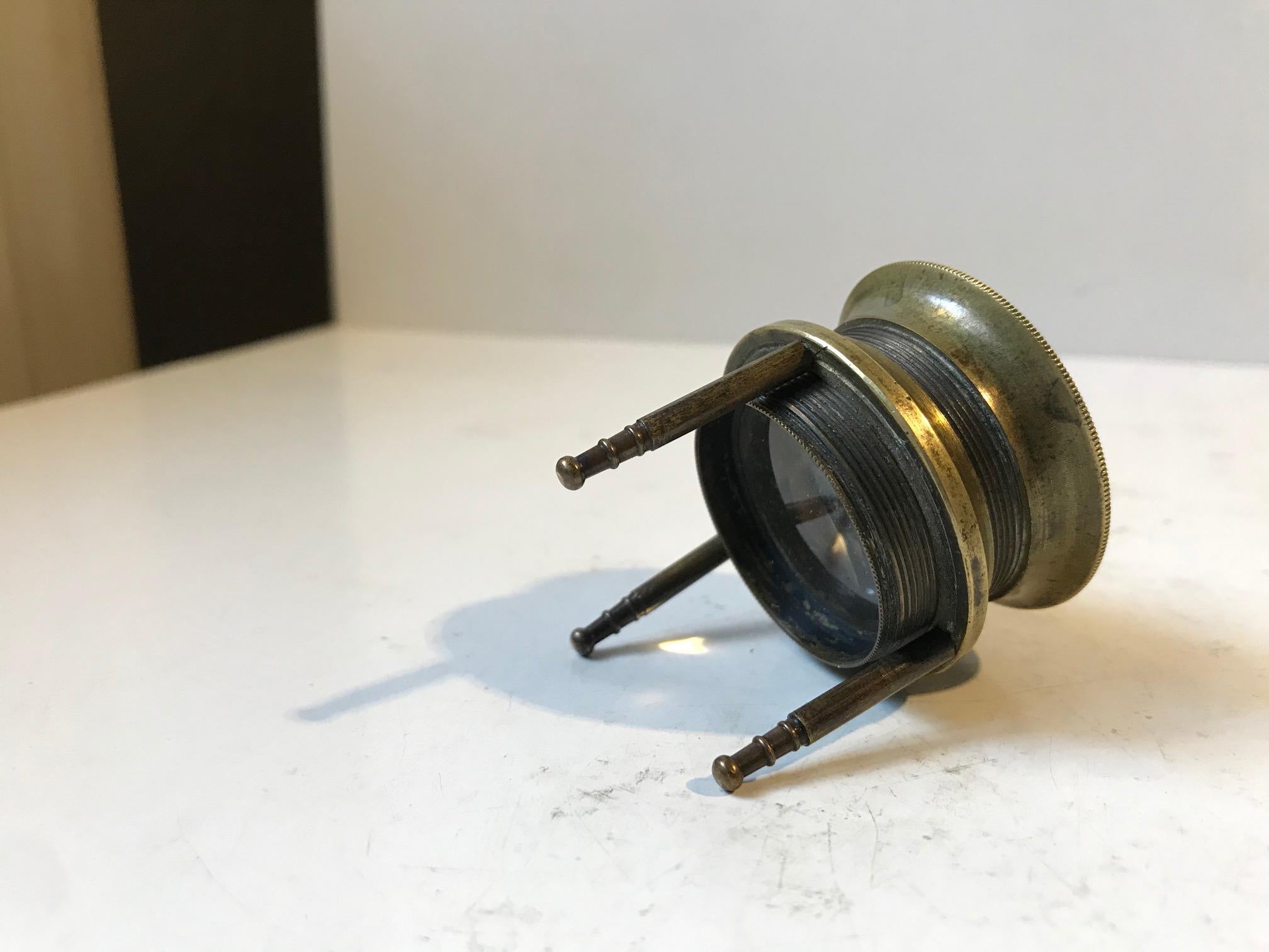 English Victorian Loupe Tripod Magnifying Glass in Brass, 19th Century For Sale
