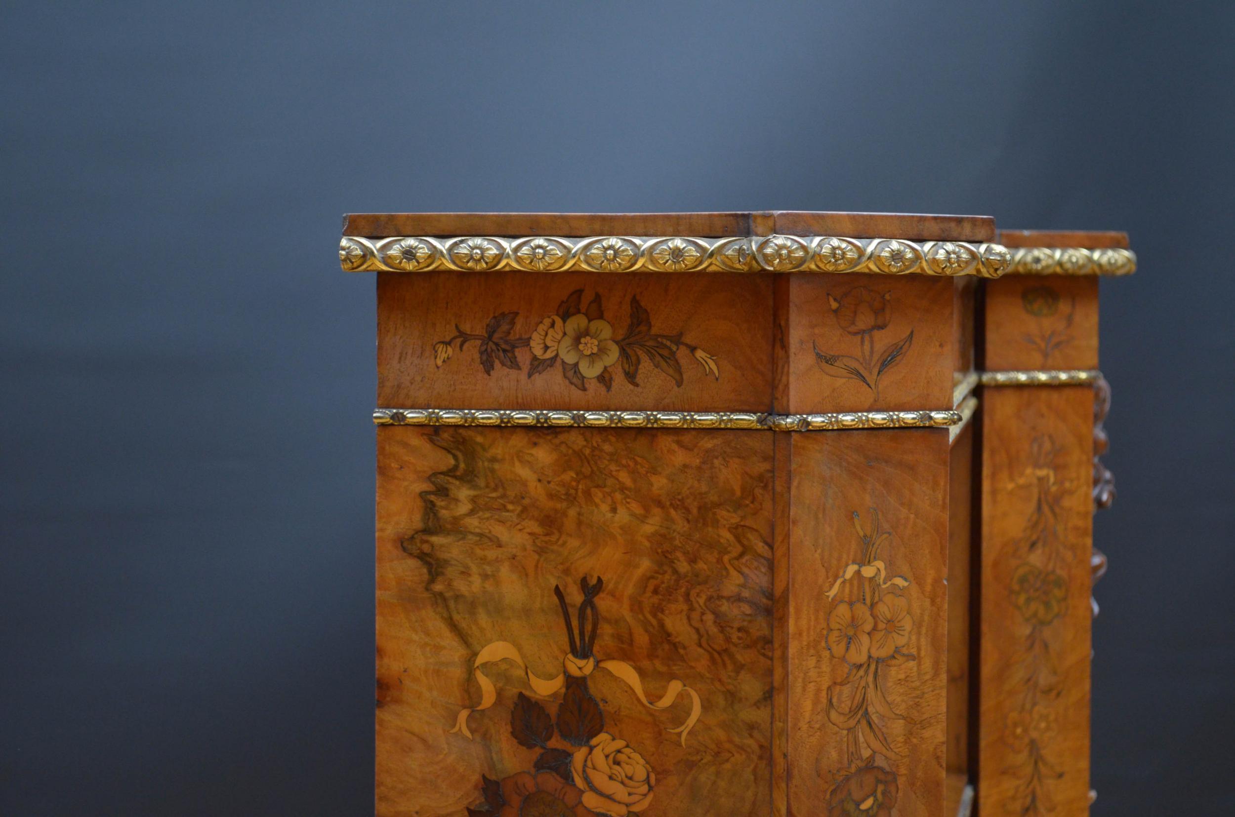 Victorian Low Bookcase in Walnut 10