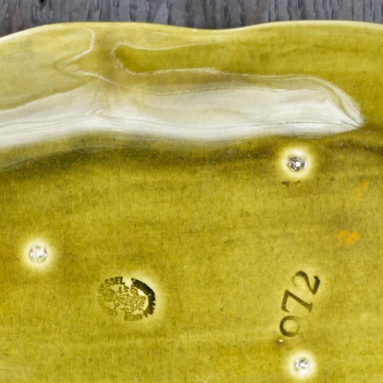 Plat à concombre en majolique Ludwig Wessel de style victorien en vente 1