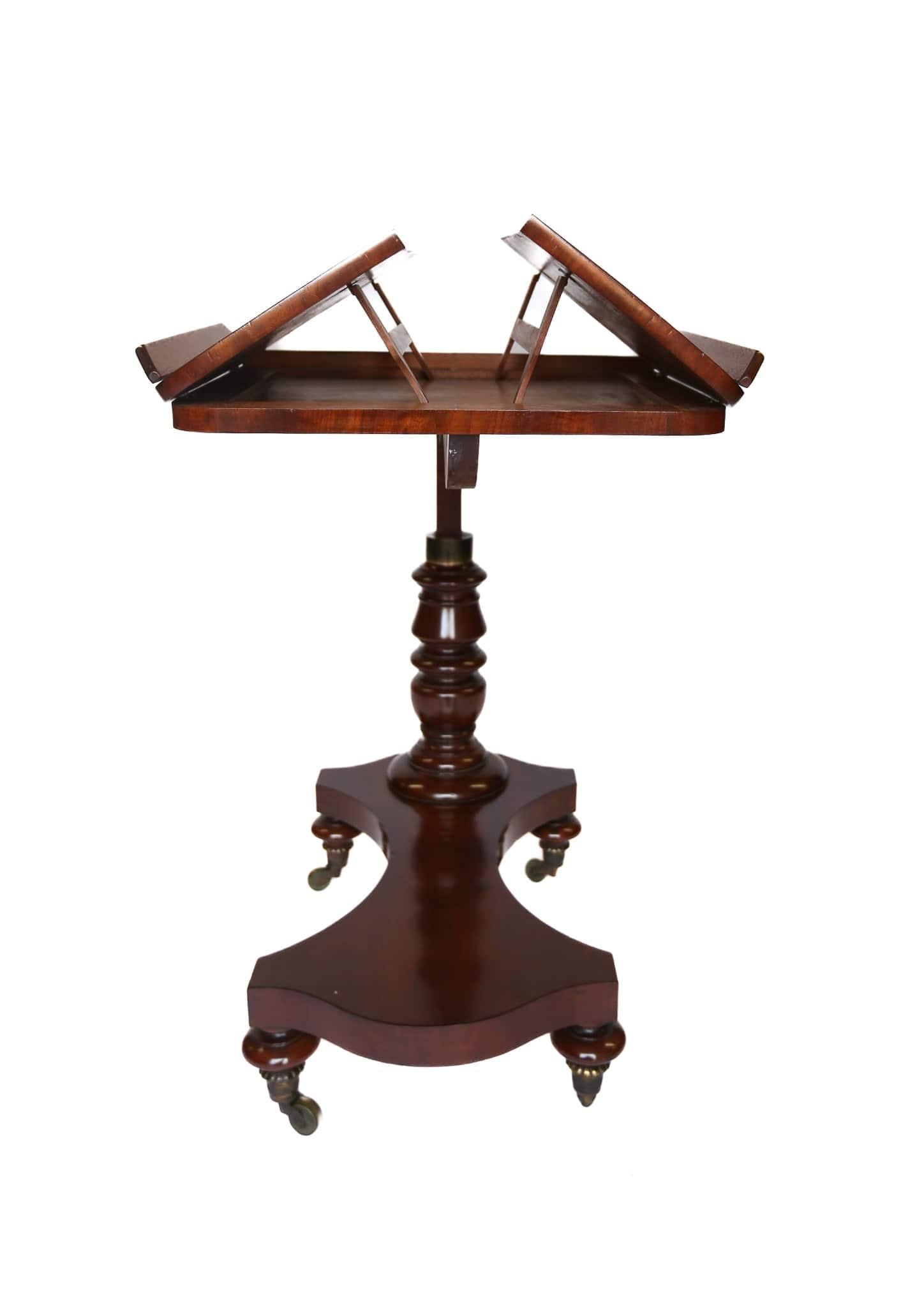 Victorian Mah double lectern Reading Table 1830s In Good Condition For Sale In Dereham, GB