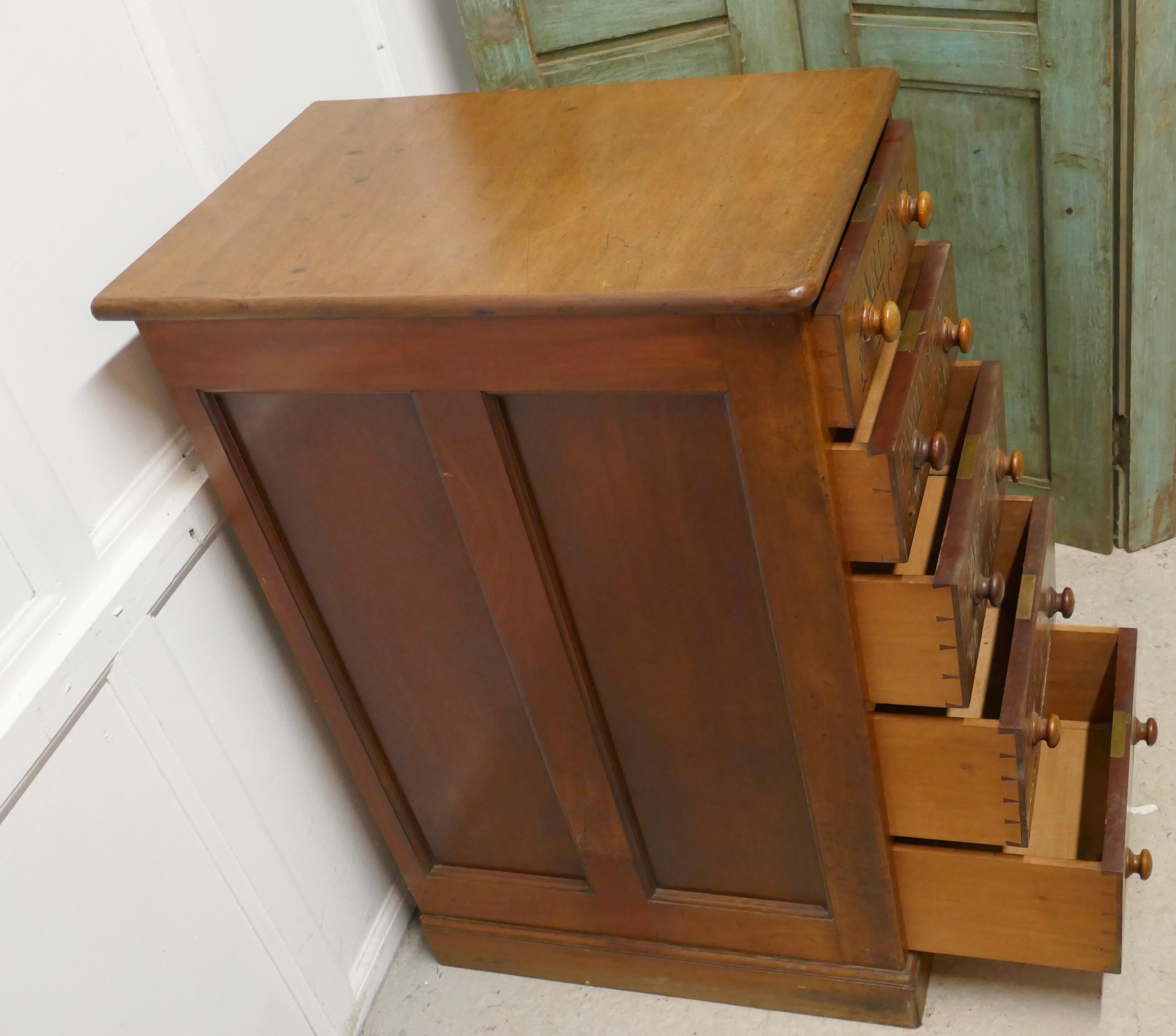 Victorian Mahogany 5-Drawer Pharmacy Chest of Drawers In Good Condition For Sale In Chillerton, Isle of Wight