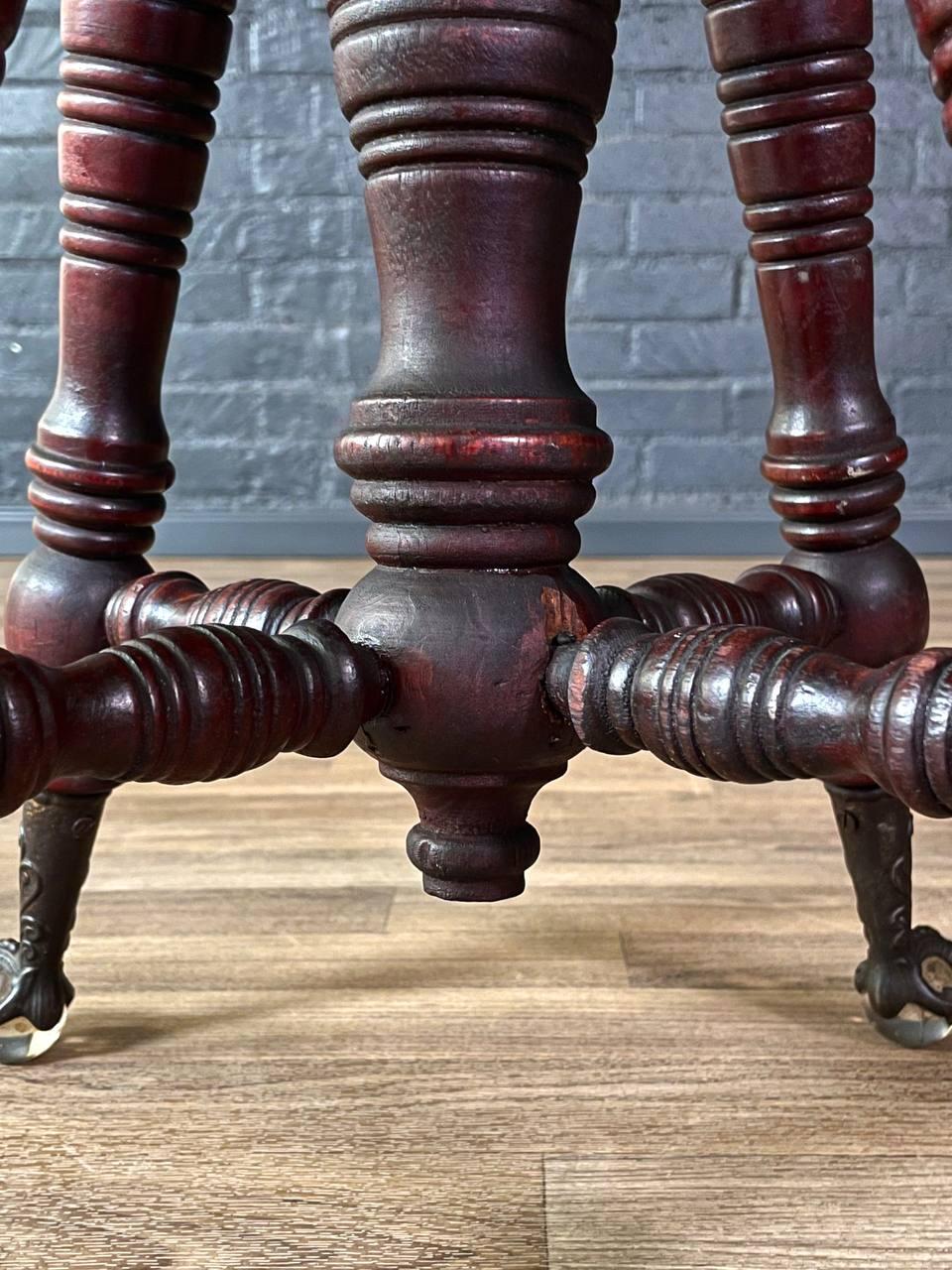 Sgabello per pianoforte regolabile in mogano vittoriano con piedini in vetro The Ball and Claw in vendita 3