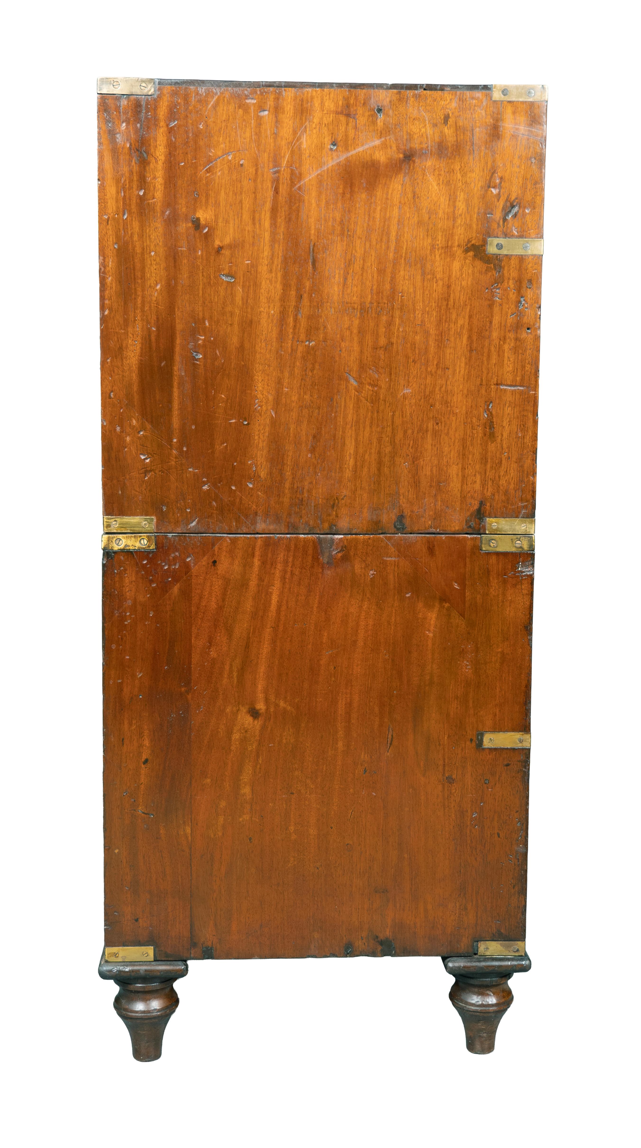 Vittoriano Cassapanca vittoriana in mogano e ottone Campaigner in vendita