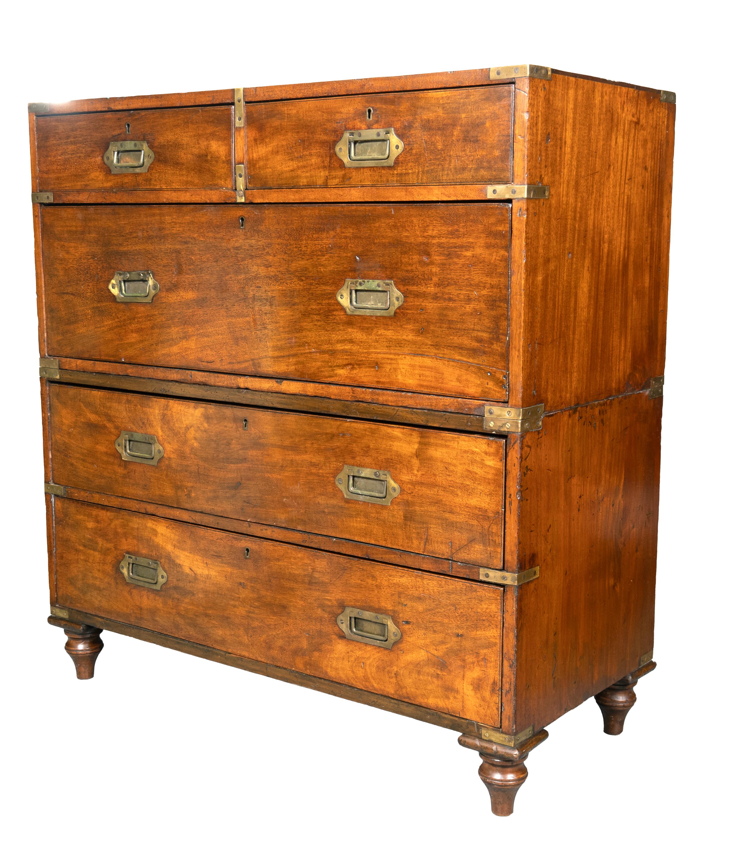 Metà XIX secolo Cassapanca vittoriana in mogano e ottone Campaigner in vendita
