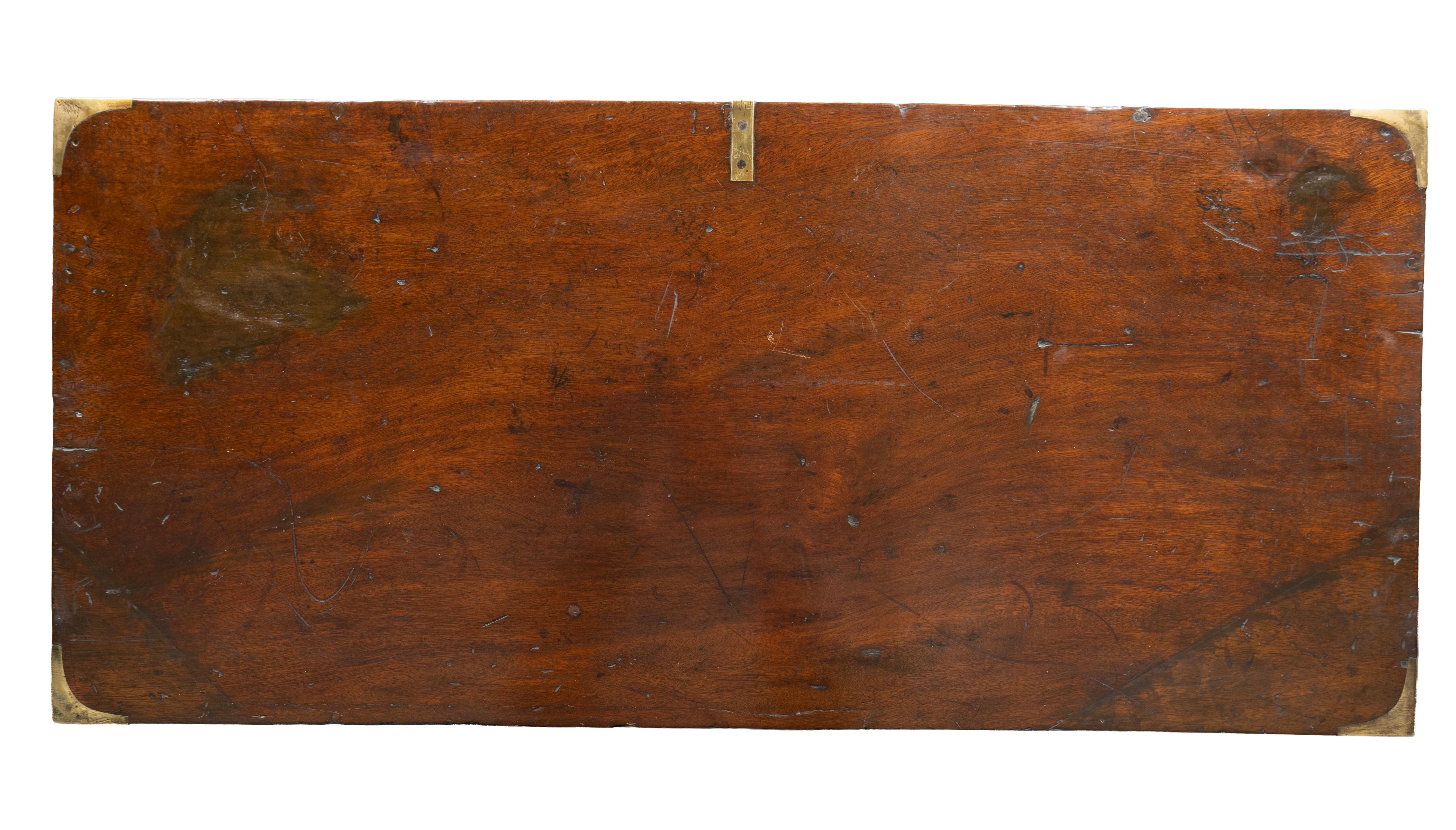 Cassapanca vittoriana in mogano e ottone Campaigner in vendita 1