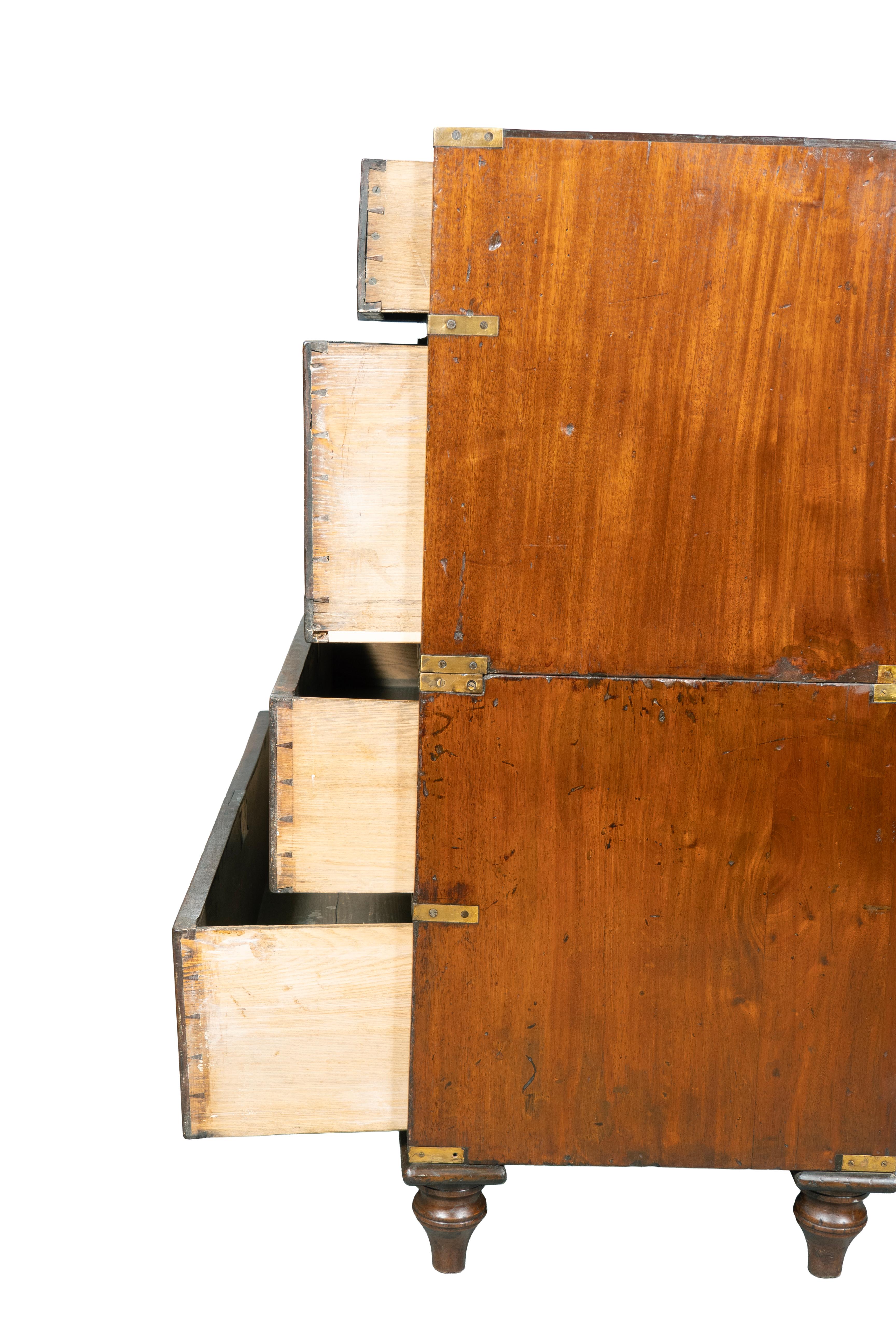 Cassapanca vittoriana in mogano e ottone Campaigner in vendita 2